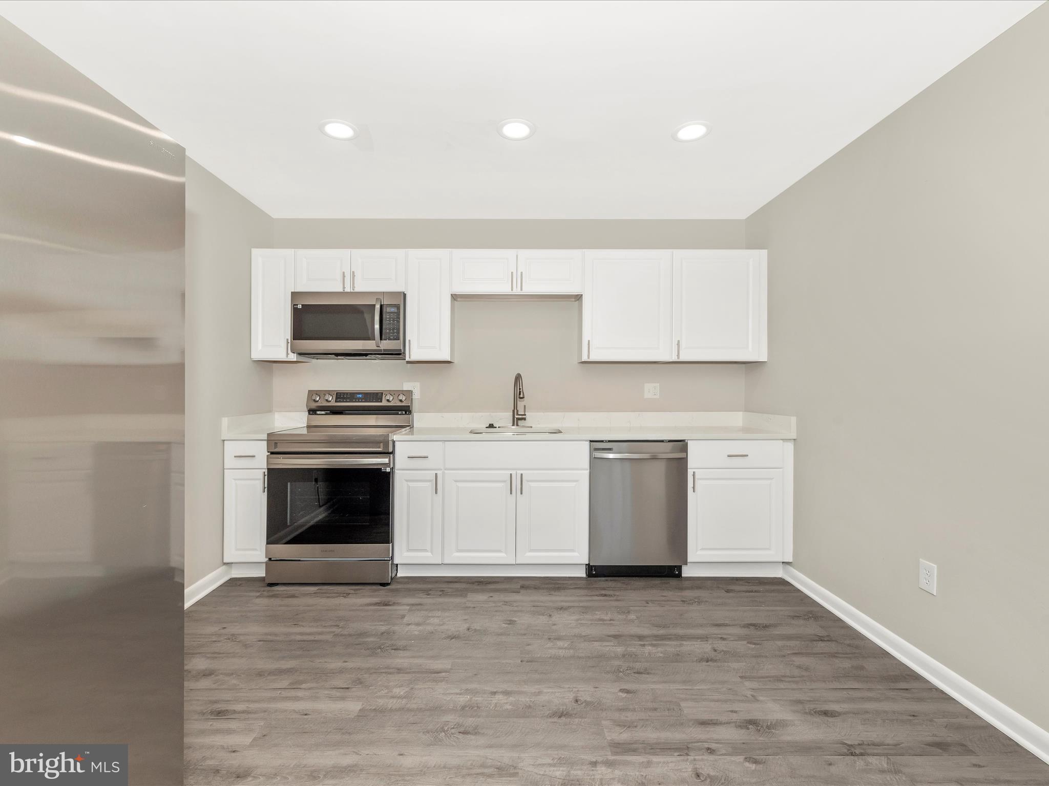 POTOMAC MANOR - Residential