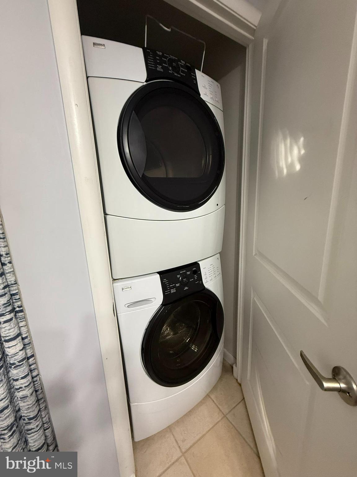 CLARENDON 1021 - Residential Lease