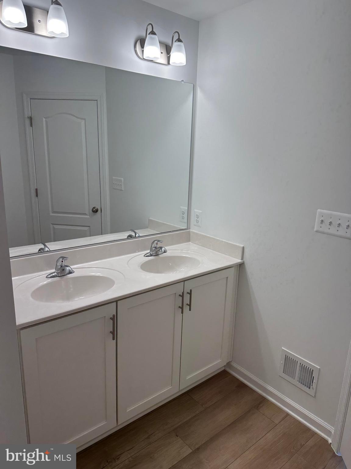 MCCAULEY CROSSING - Residential Lease