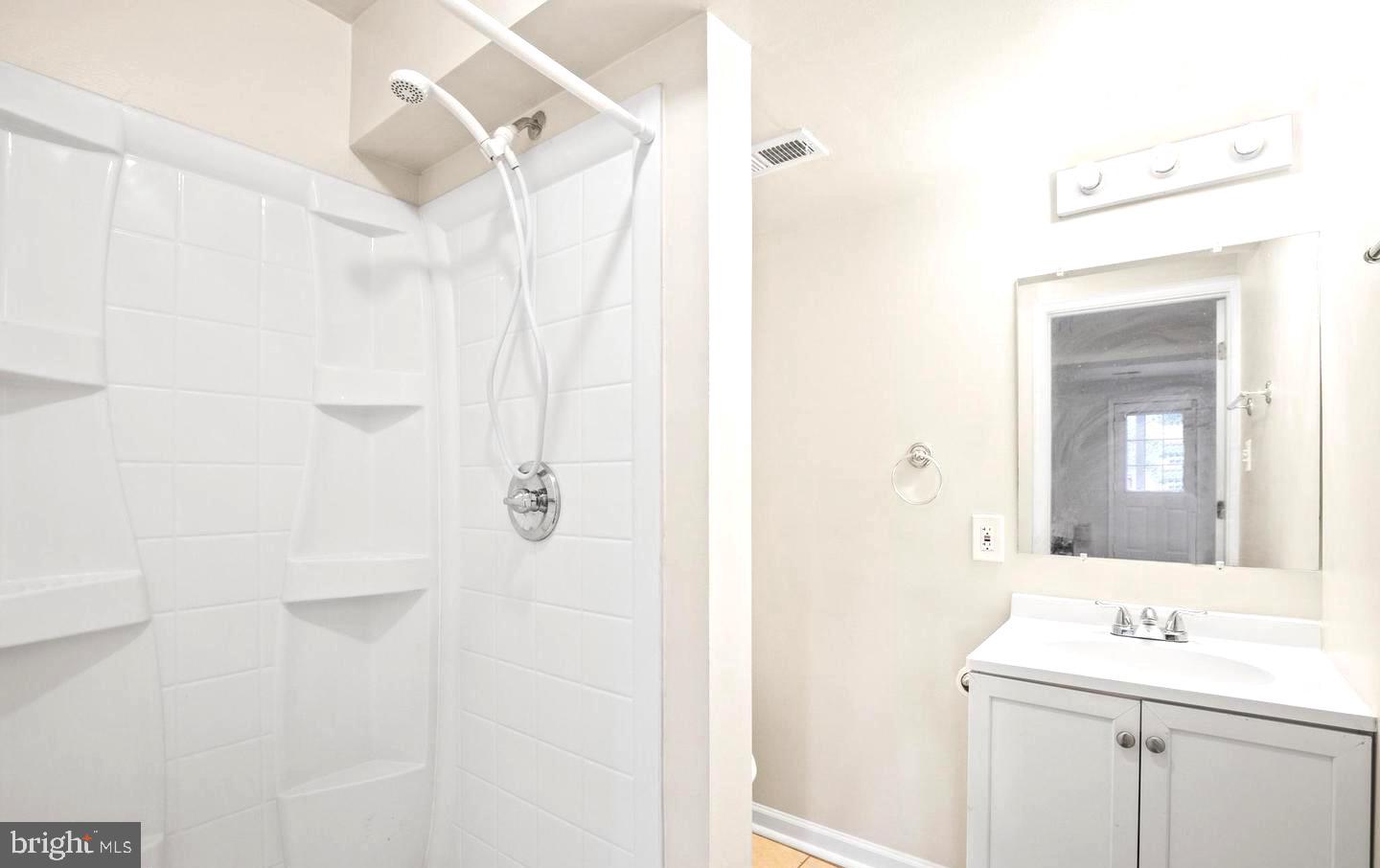 PARADISE - Residential Lease