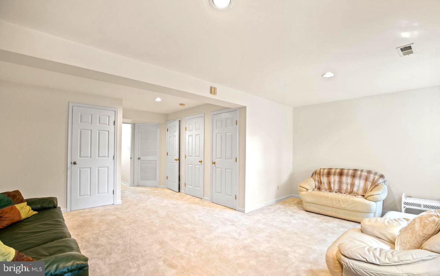 PARADISE - Residential Lease