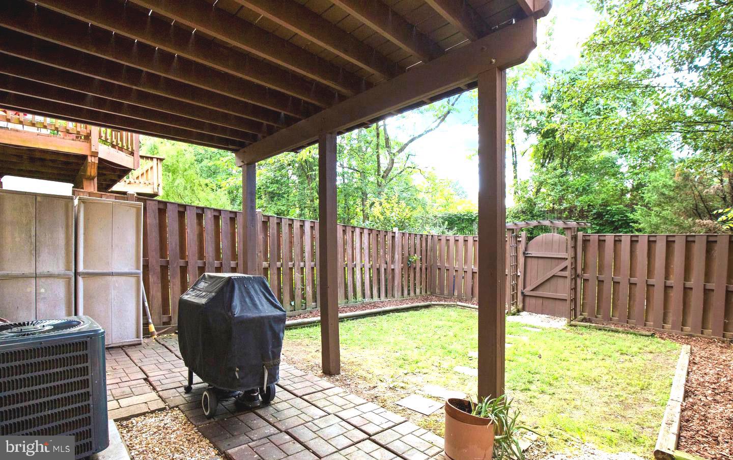 PARADISE - Residential Lease