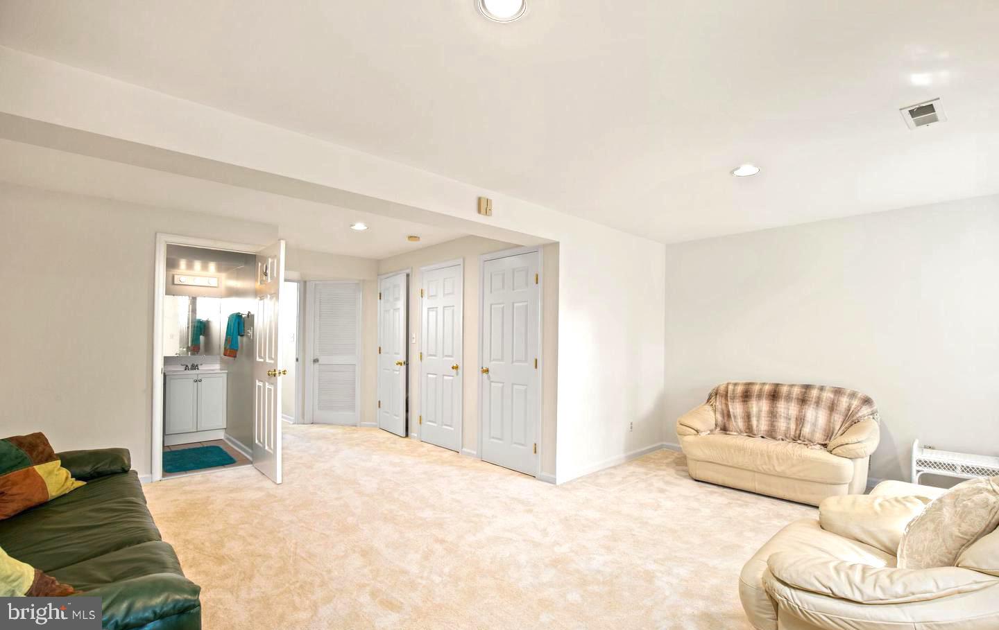 PARADISE - Residential Lease