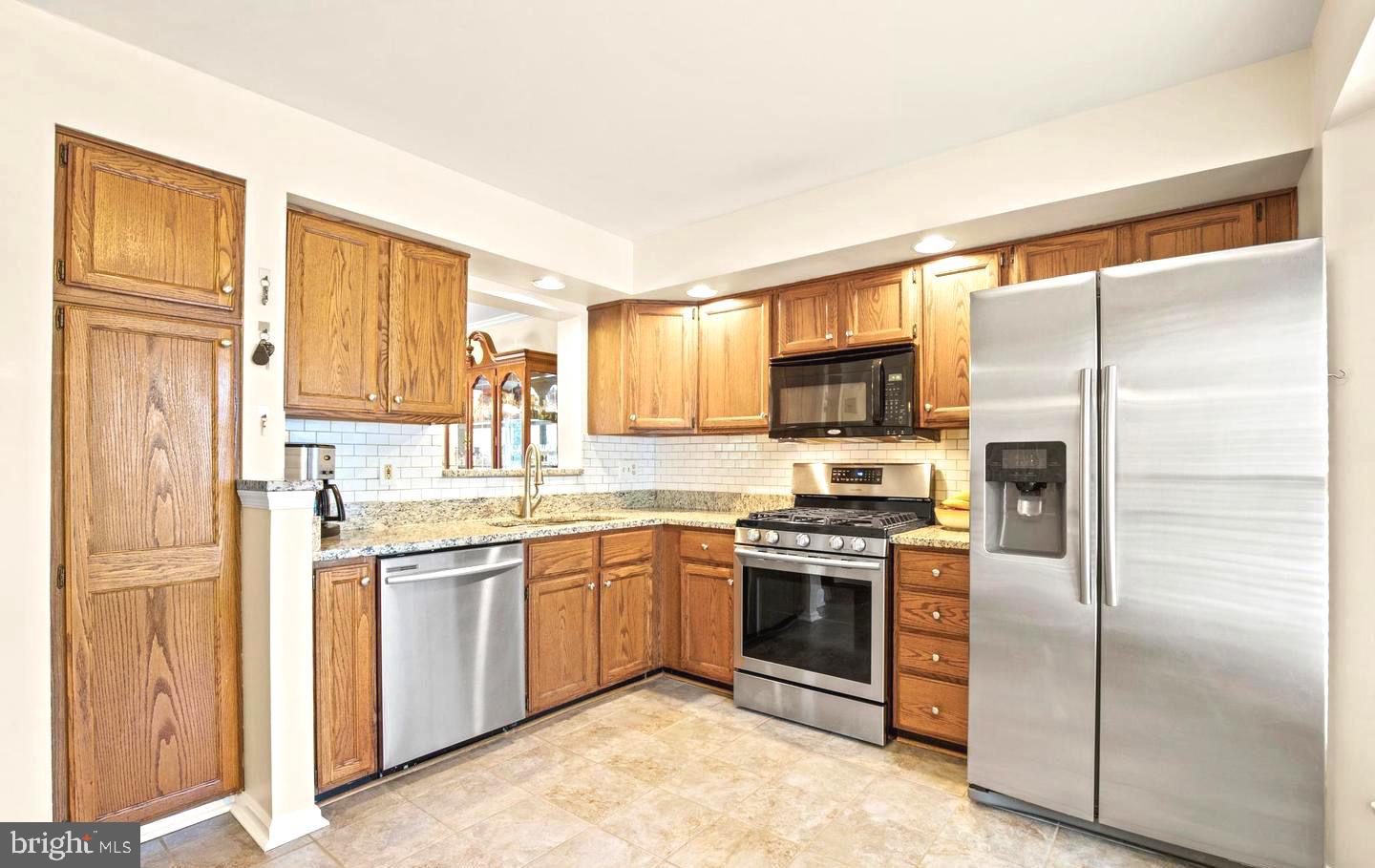 PARADISE - Residential Lease