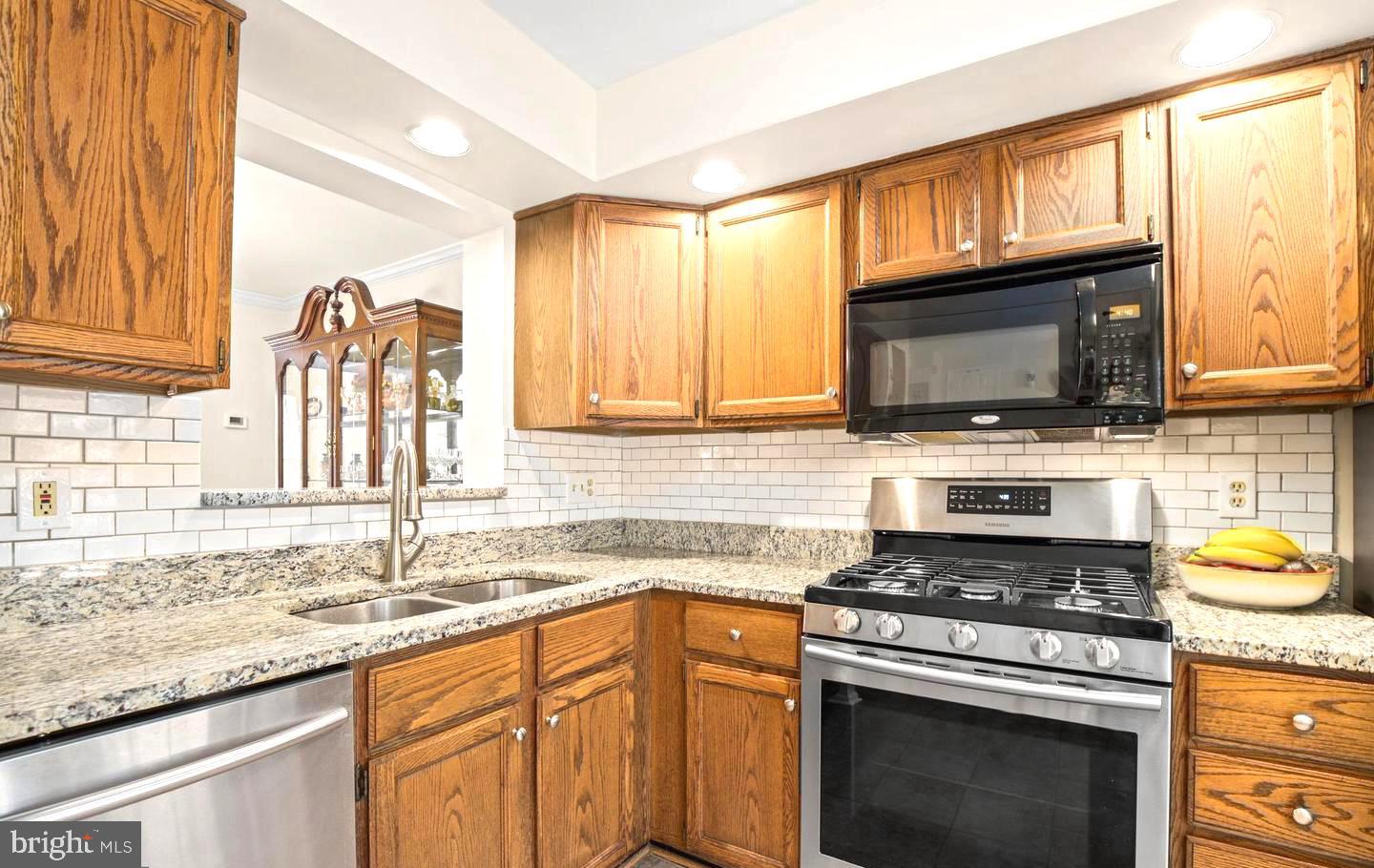 PARADISE - Residential Lease