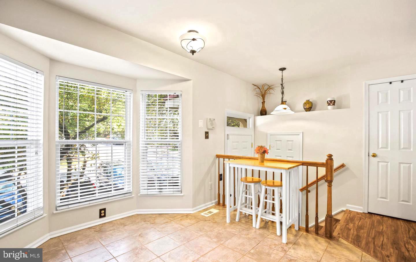 PARADISE - Residential Lease