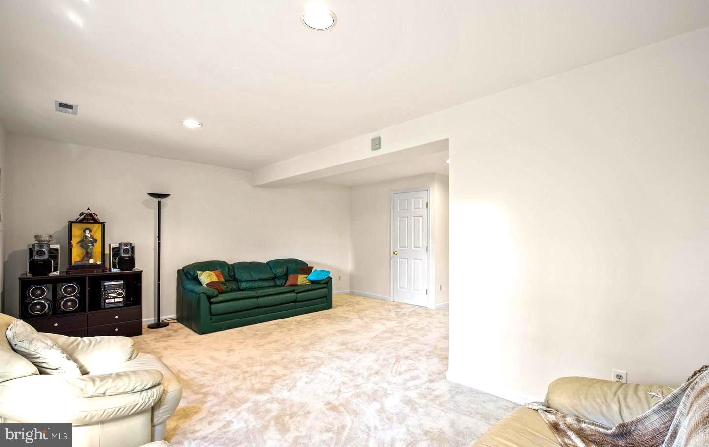 PARADISE - Residential Lease