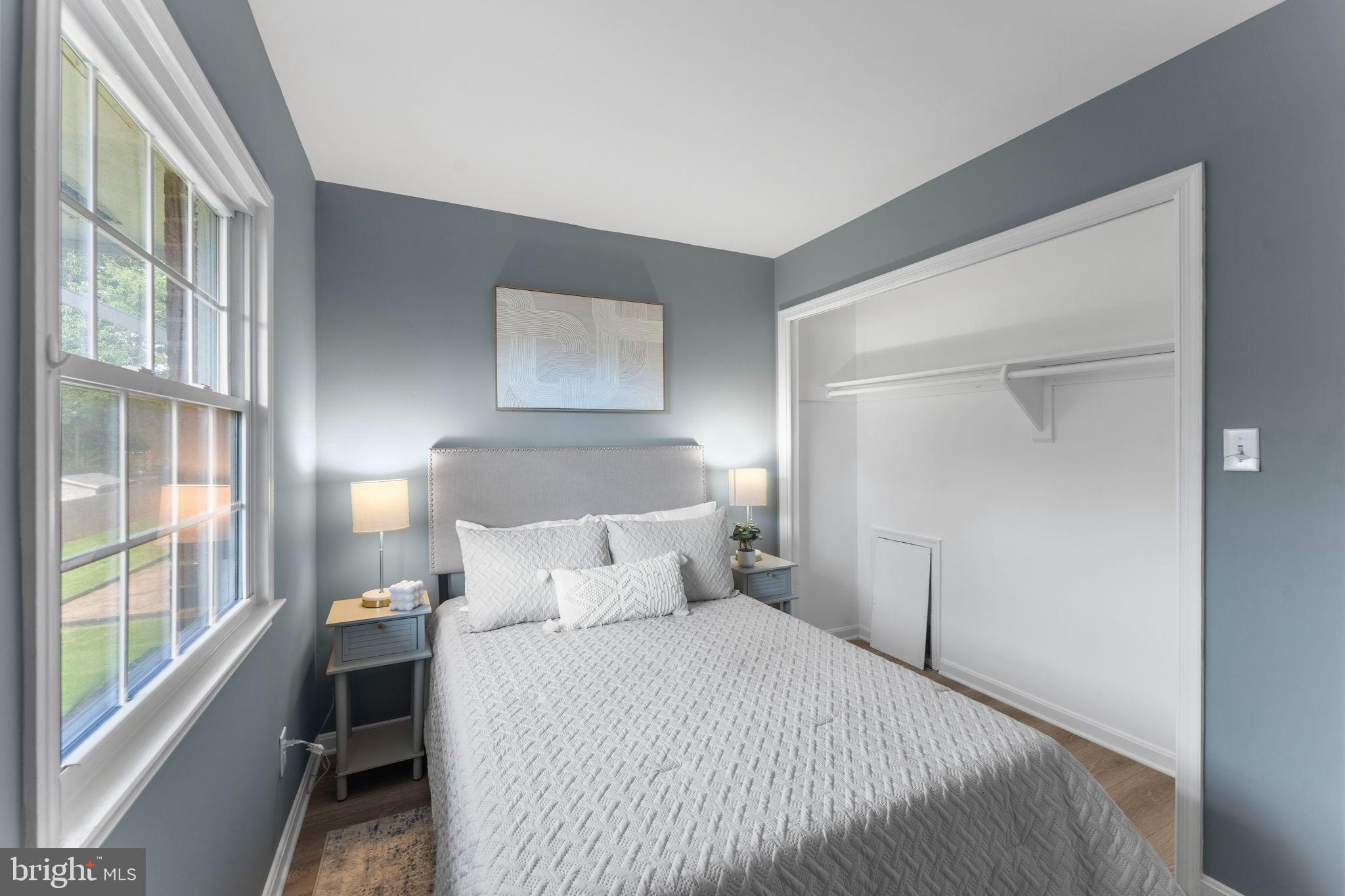 LONDON TOWNE - Residential Lease