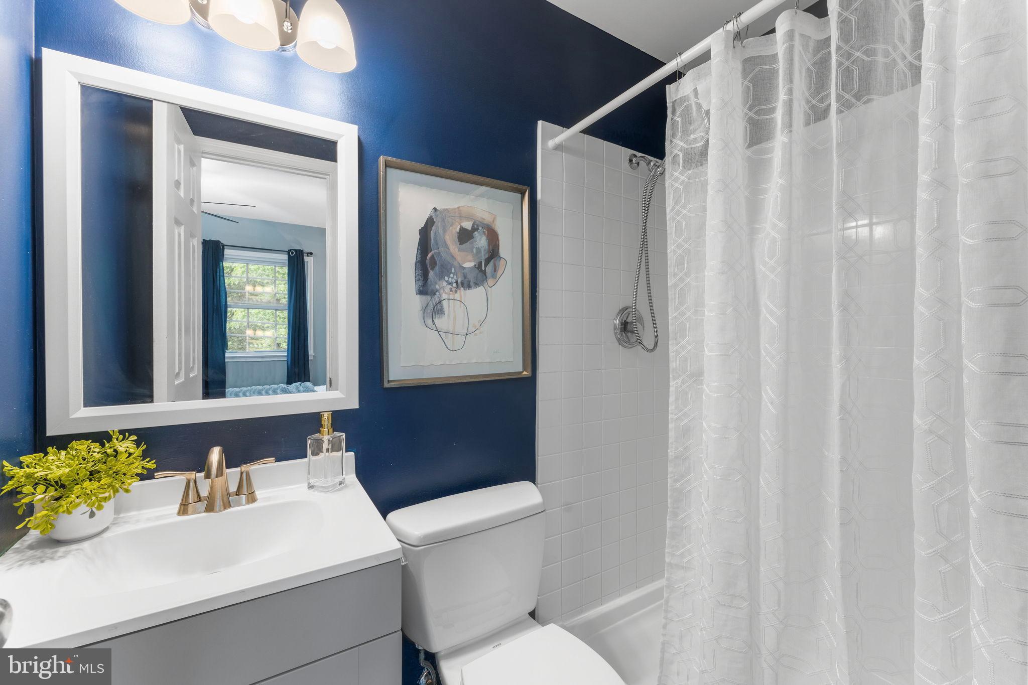 LONDON TOWNE - Residential Lease