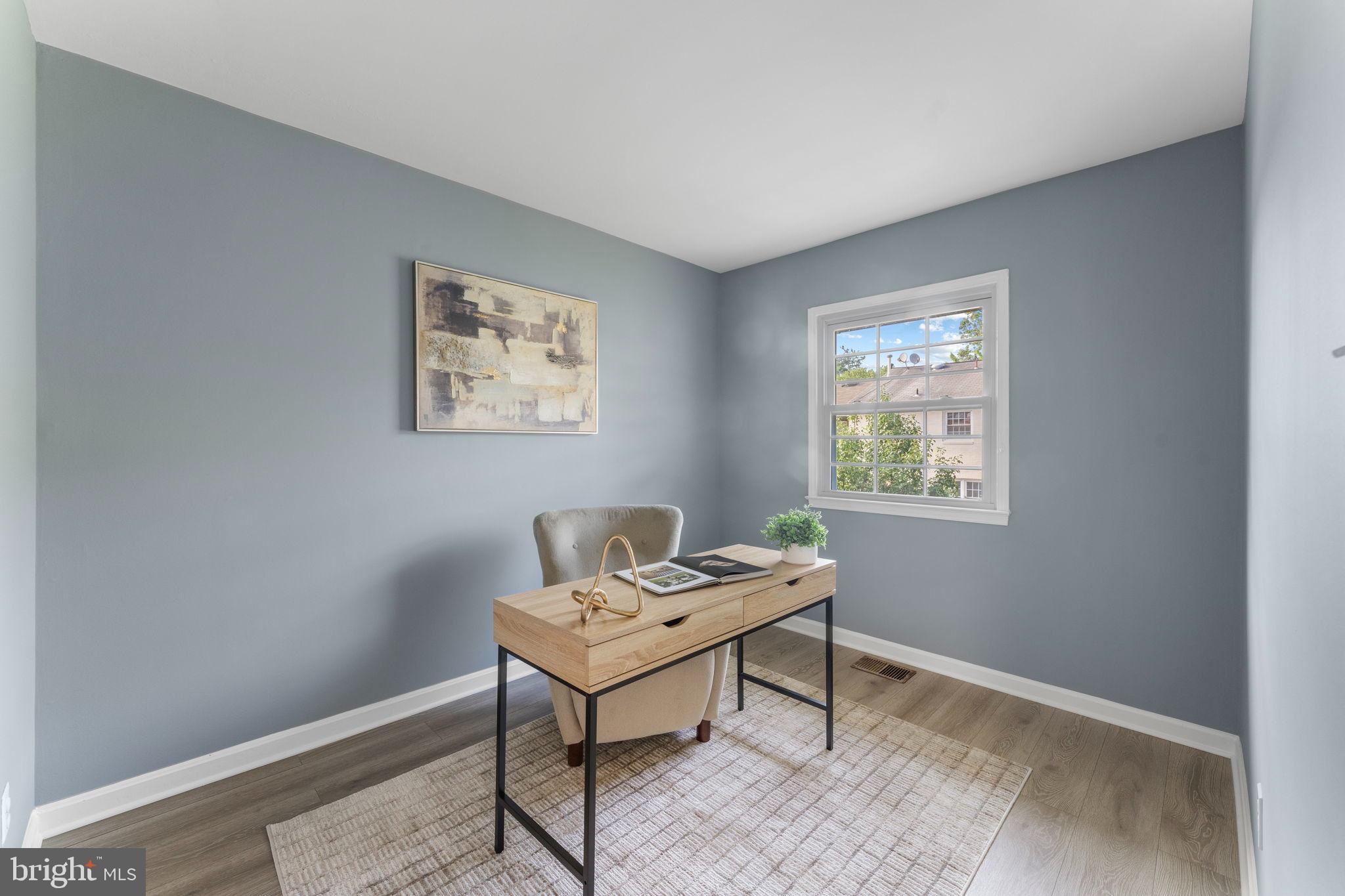 LONDON TOWNE - Residential Lease