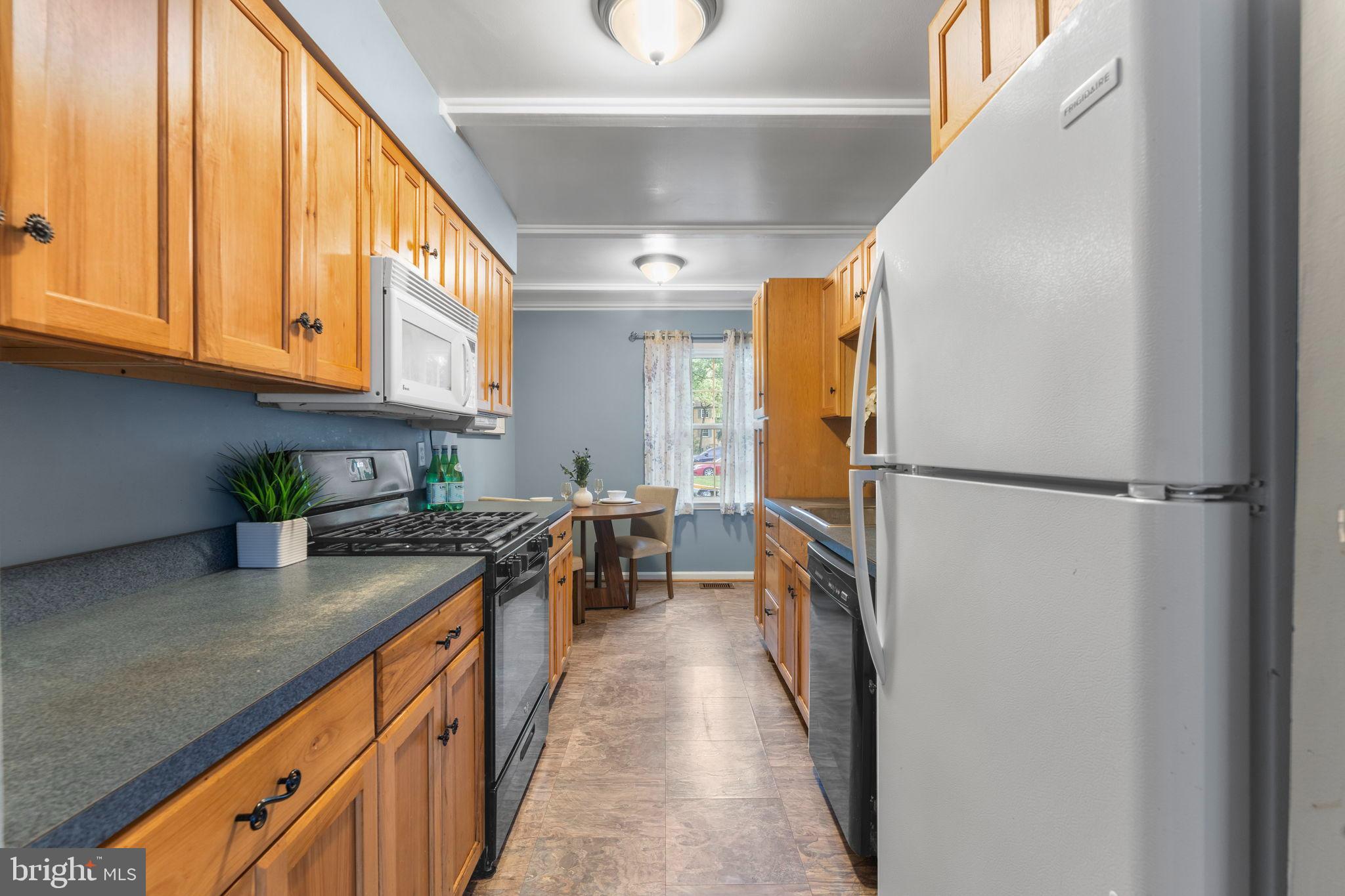 LONDON TOWNE - Residential Lease