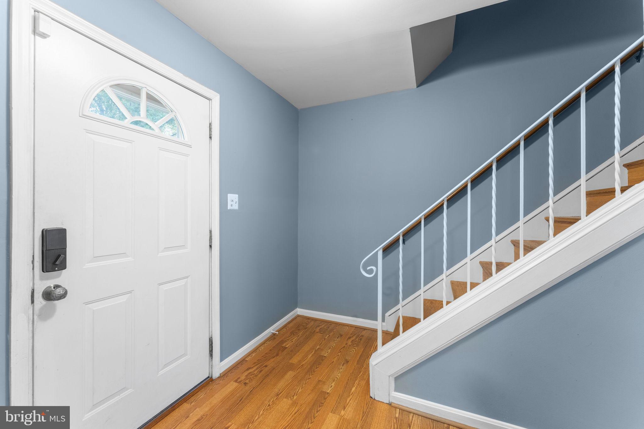 LONDON TOWNE - Residential Lease