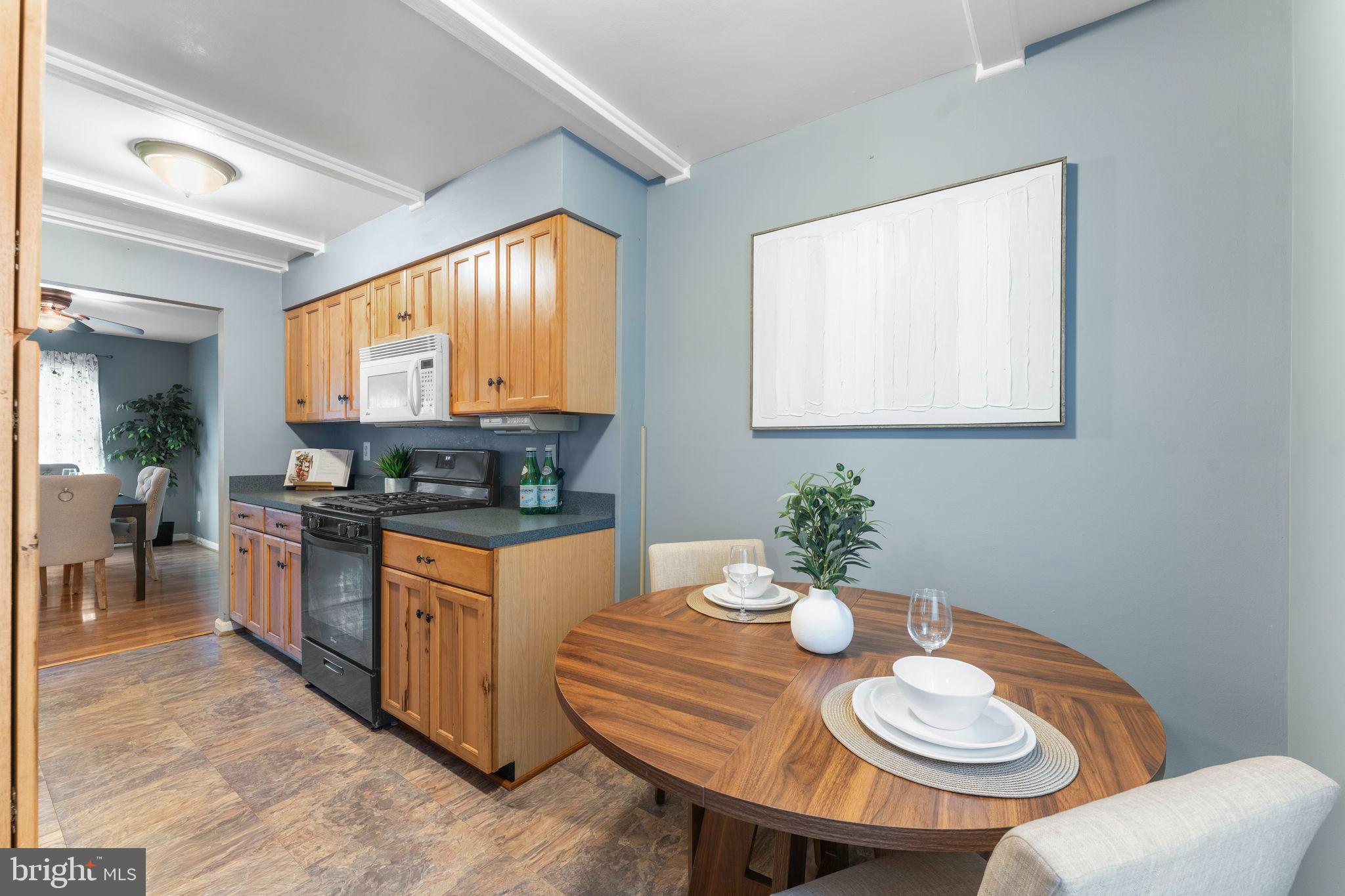 LONDON TOWNE - Residential Lease