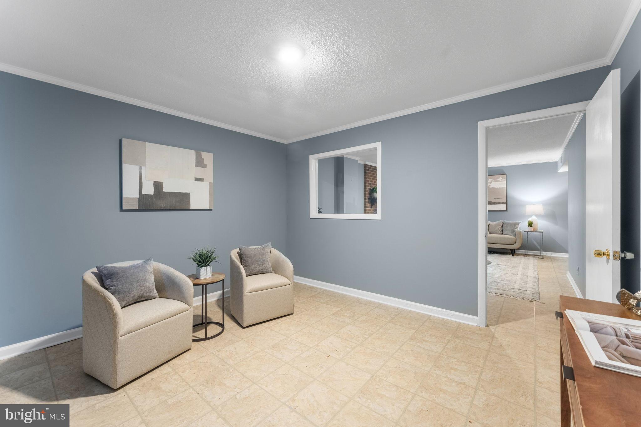 LONDON TOWNE - Residential Lease