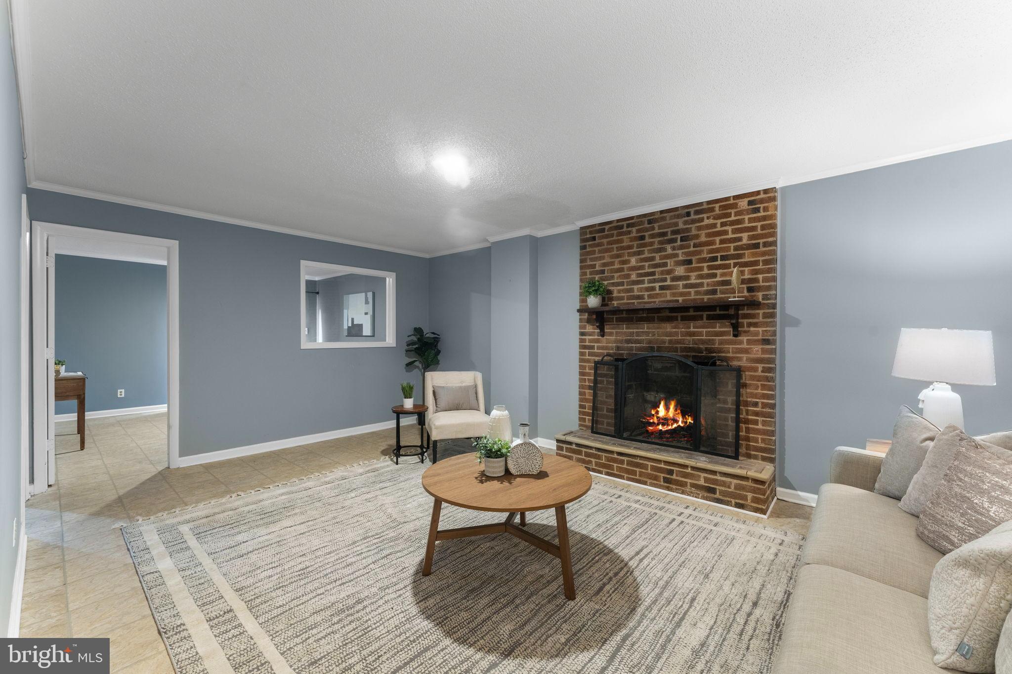 LONDON TOWNE - Residential Lease