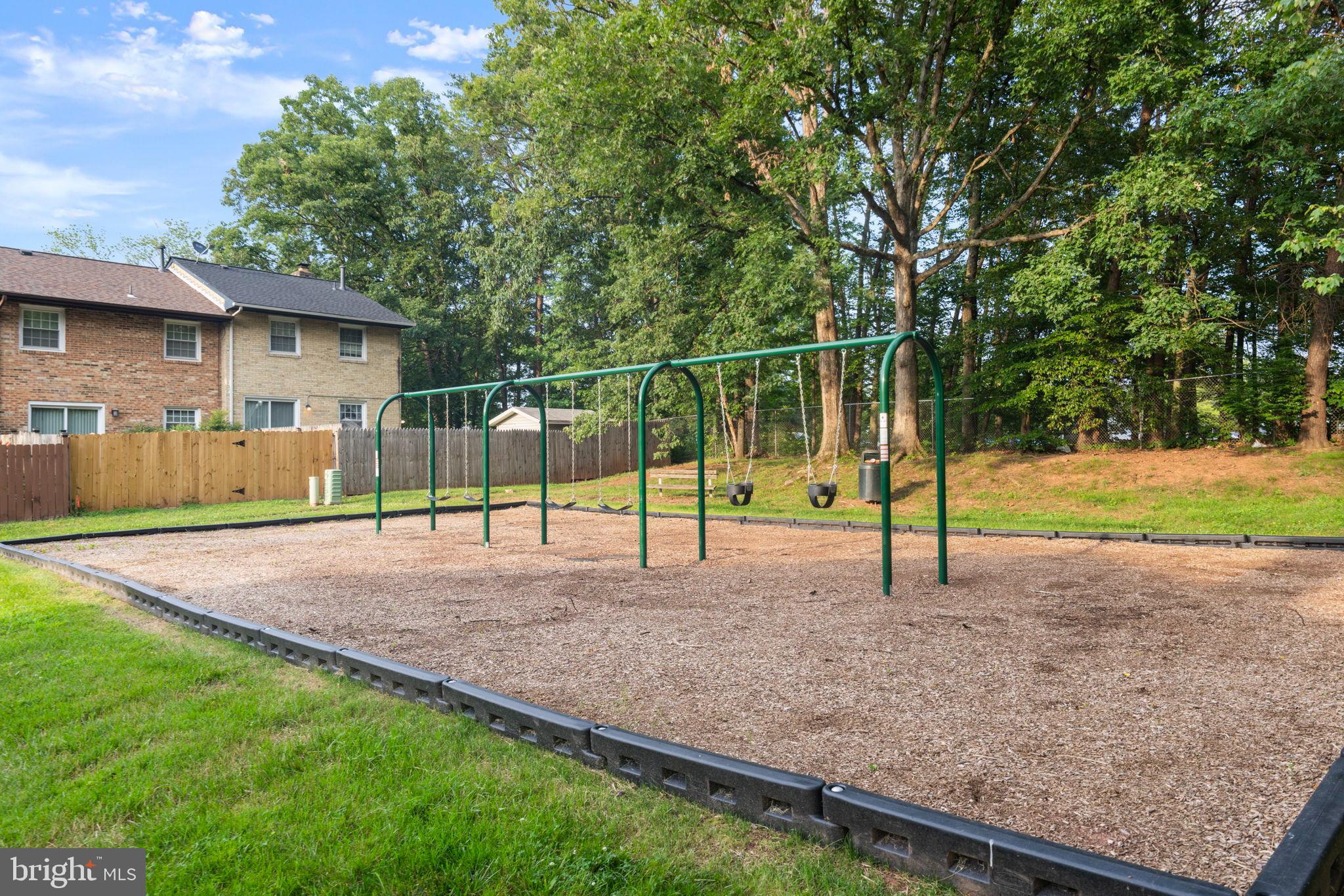 LONDON TOWNE - Residential Lease