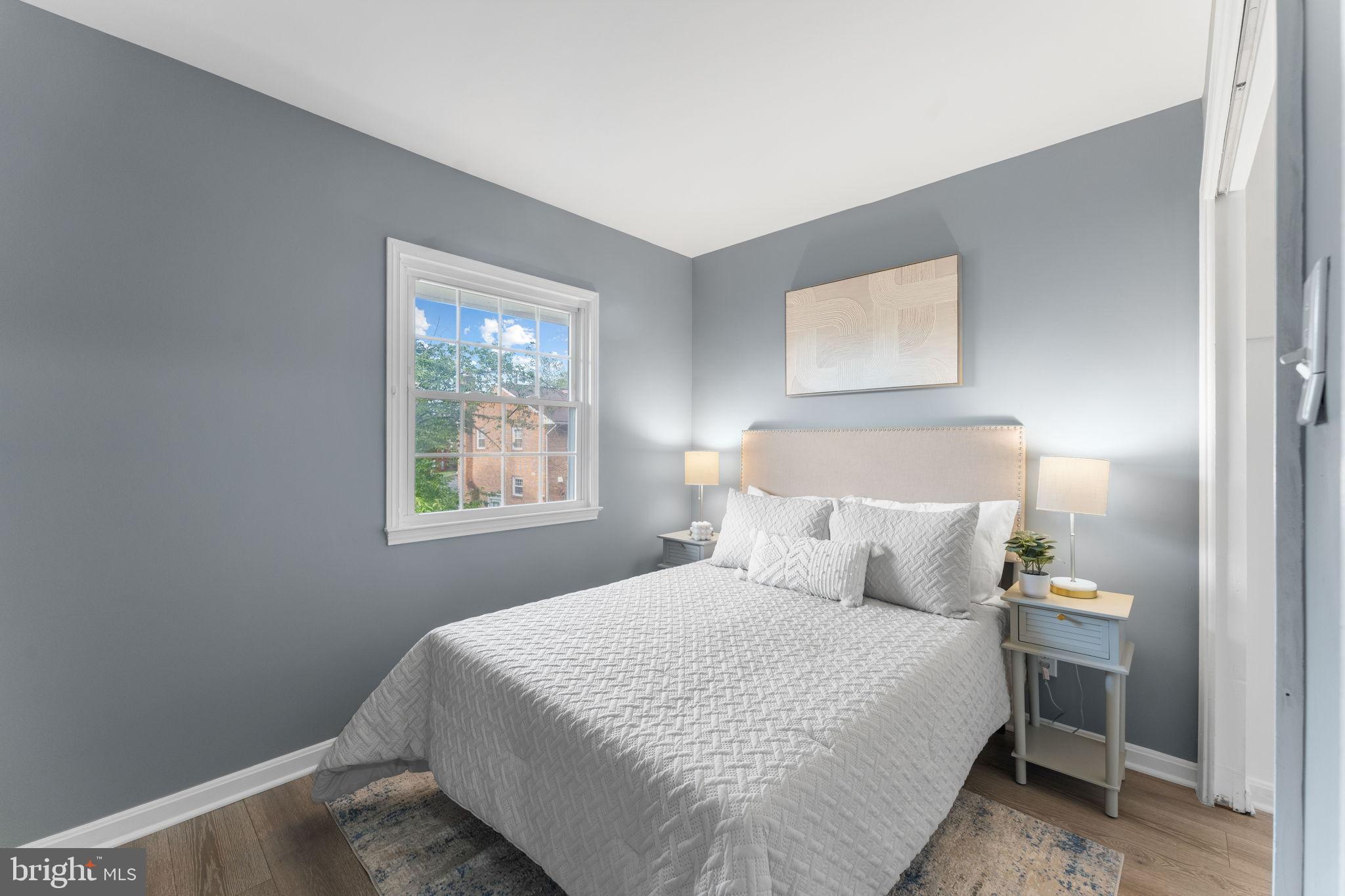 LONDON TOWNE - Residential Lease