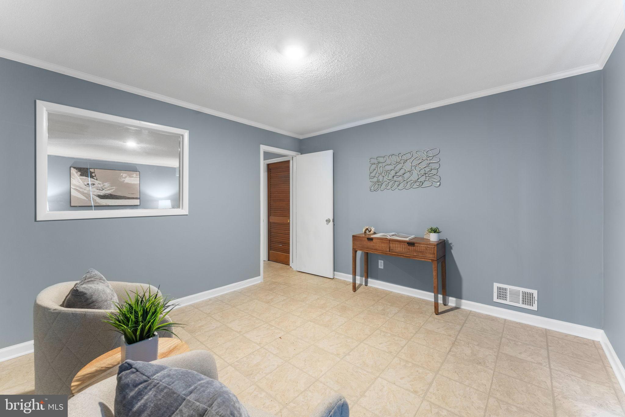 LONDON TOWNE - Residential Lease