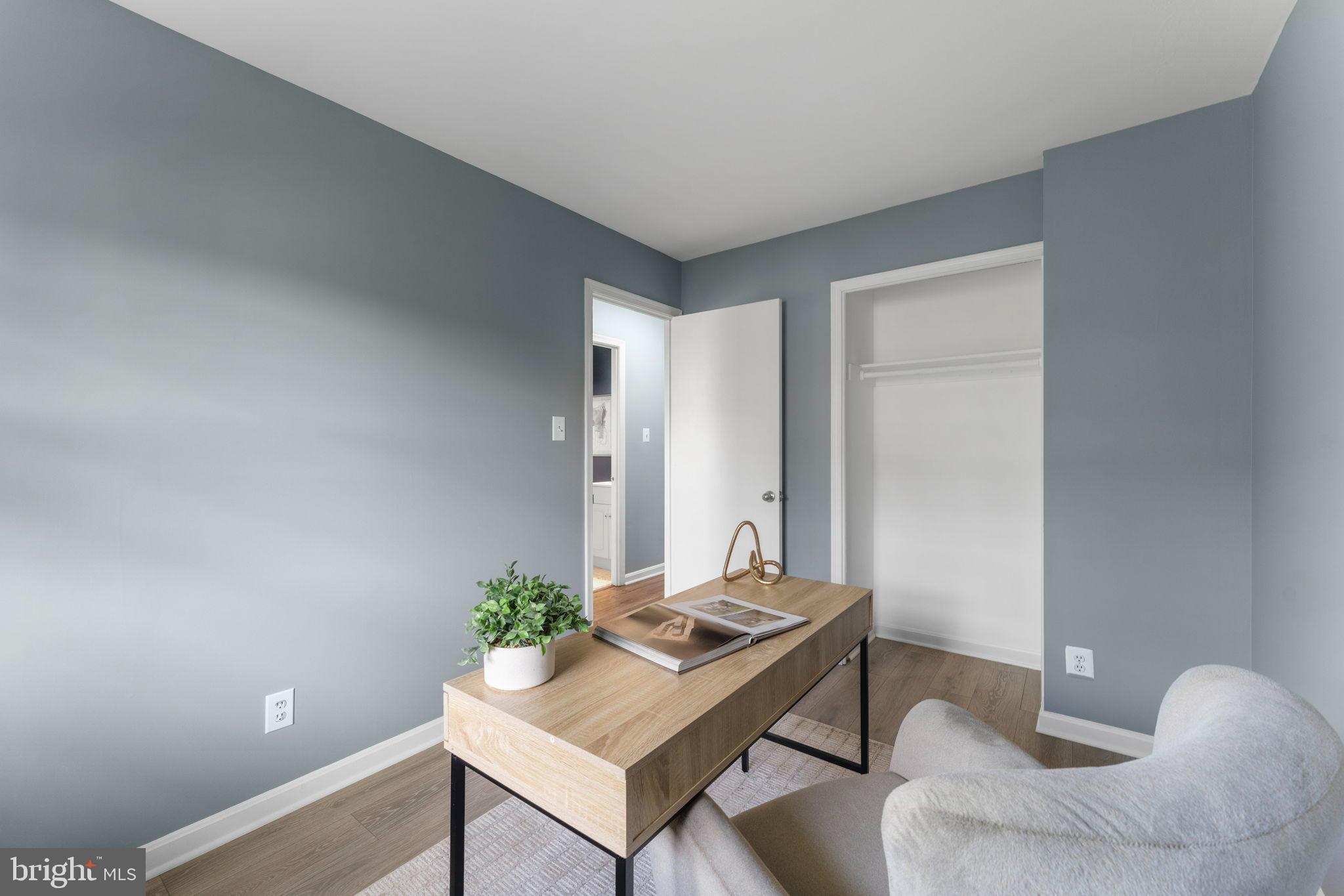 LONDON TOWNE - Residential Lease