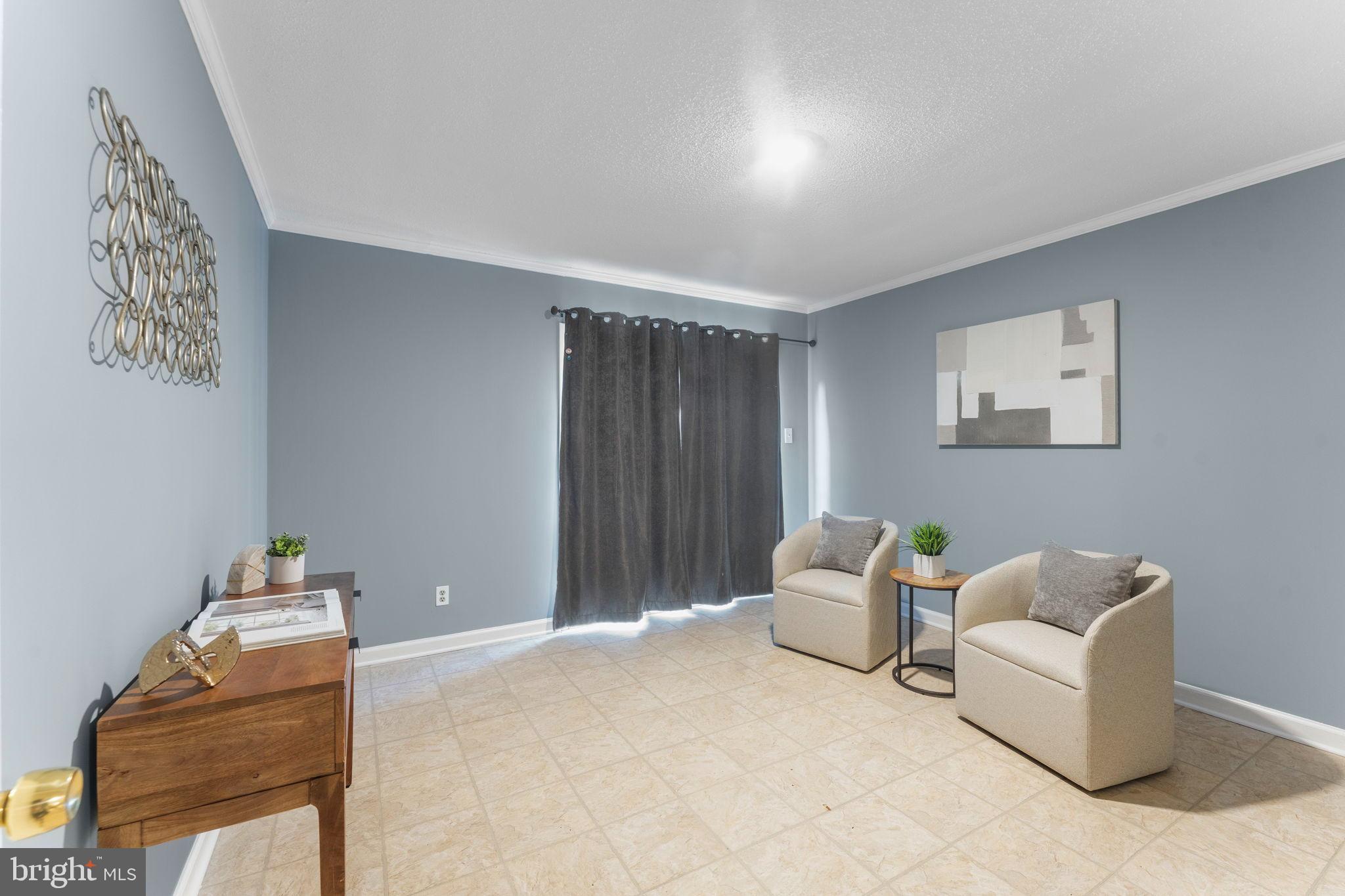 LONDON TOWNE - Residential Lease