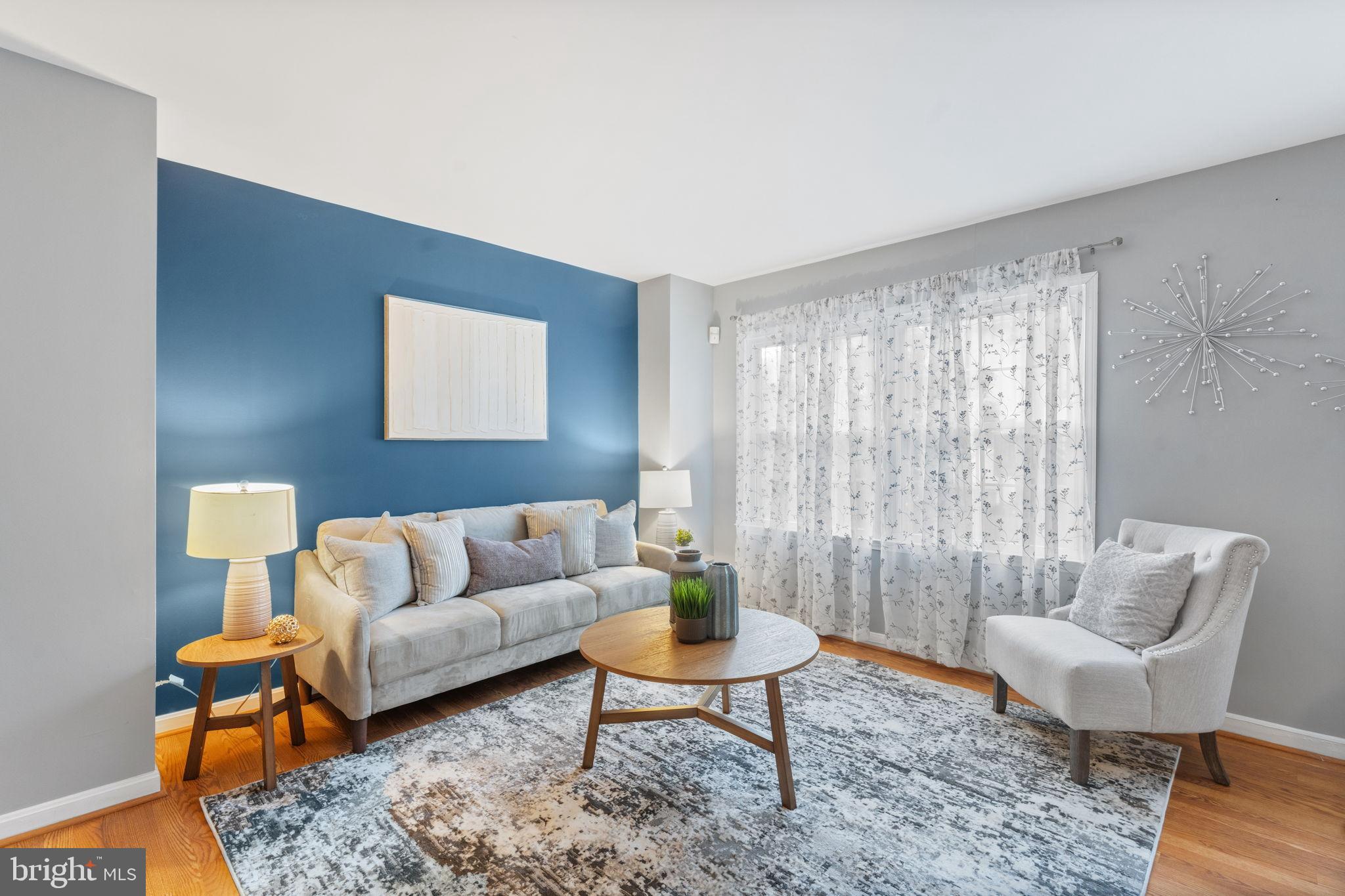 LONDON TOWNE - Residential Lease