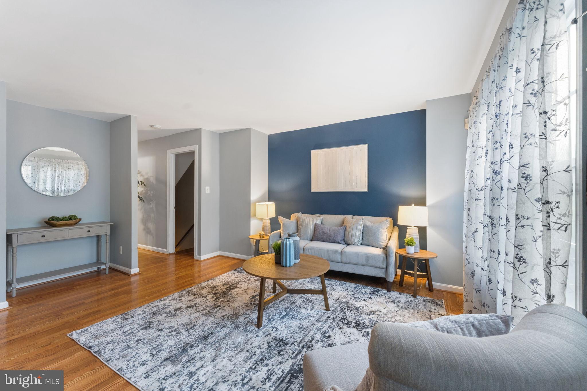 LONDON TOWNE - Residential Lease