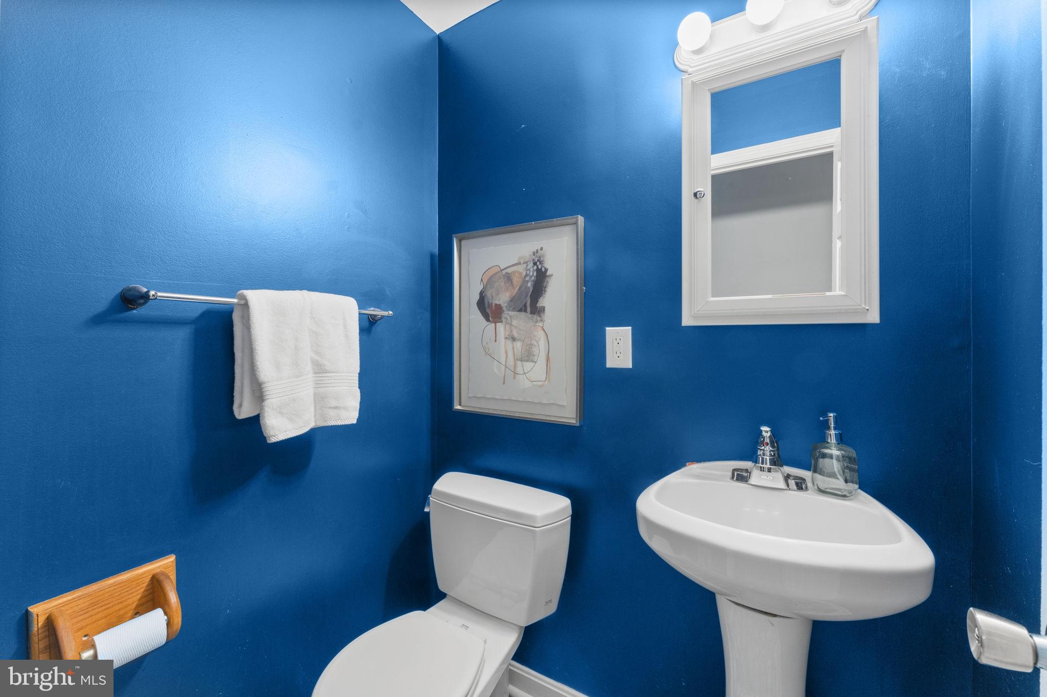 LONDON TOWNE - Residential Lease