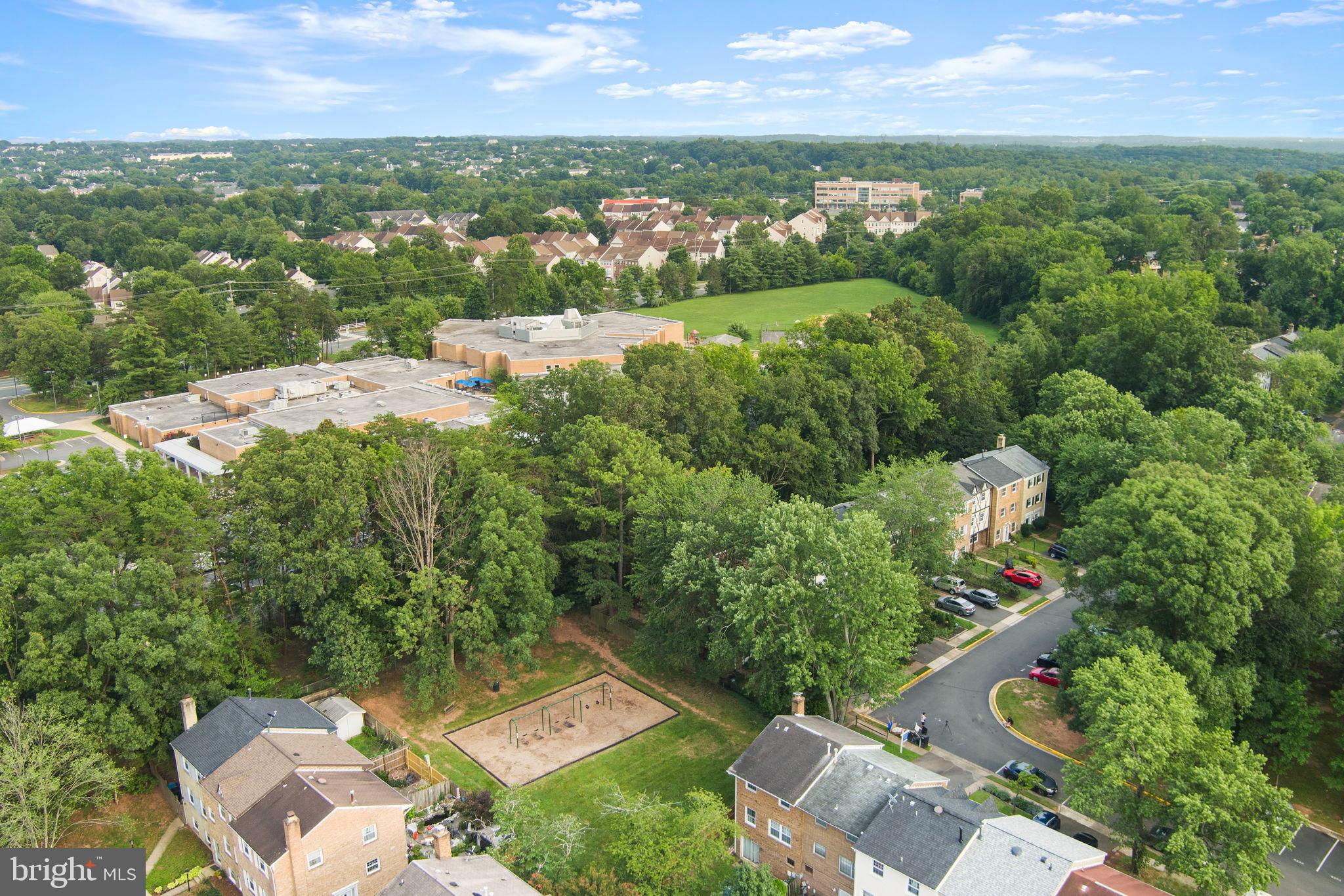 LONDON TOWNE - Residential Lease