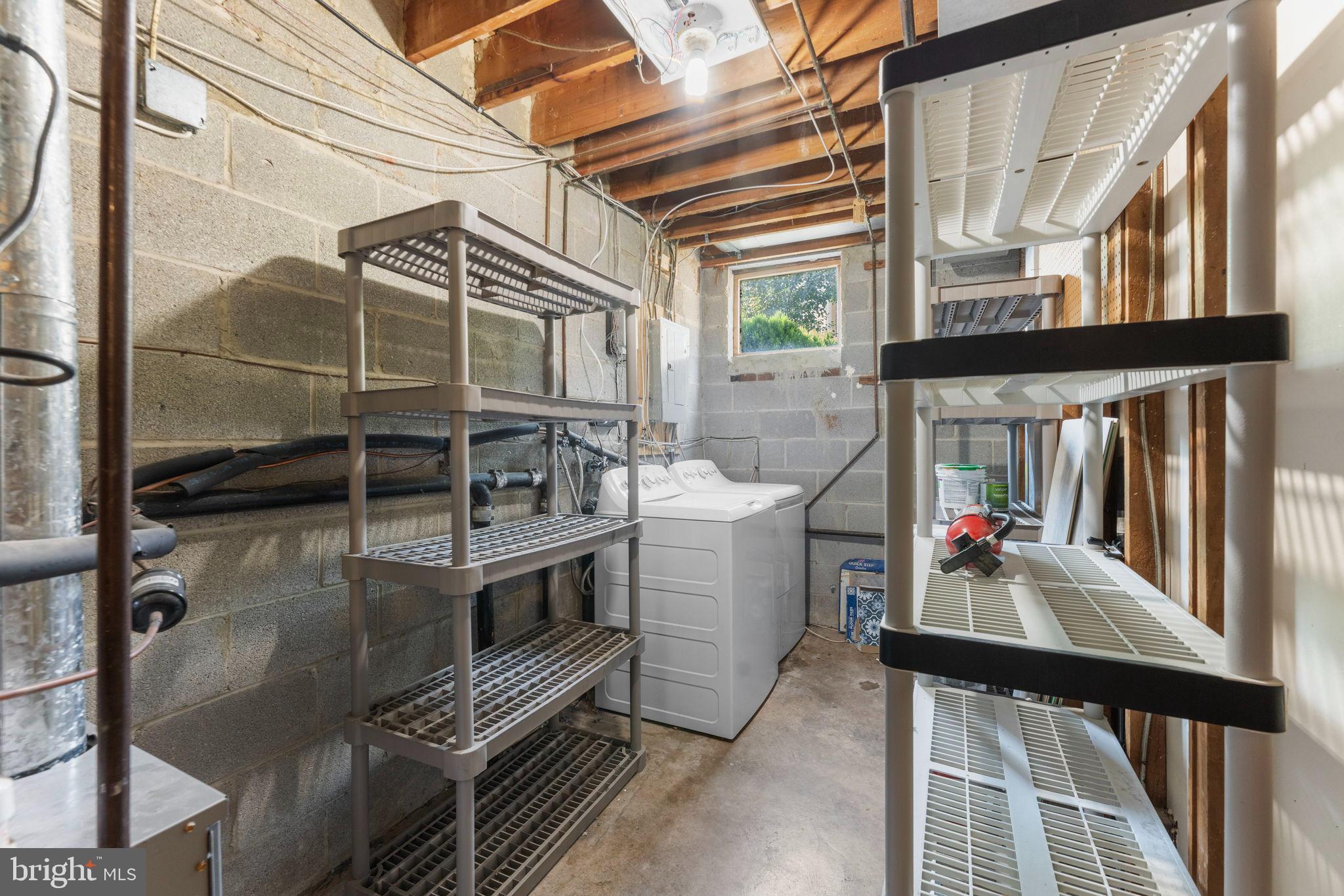 LONDON TOWNE - Residential Lease