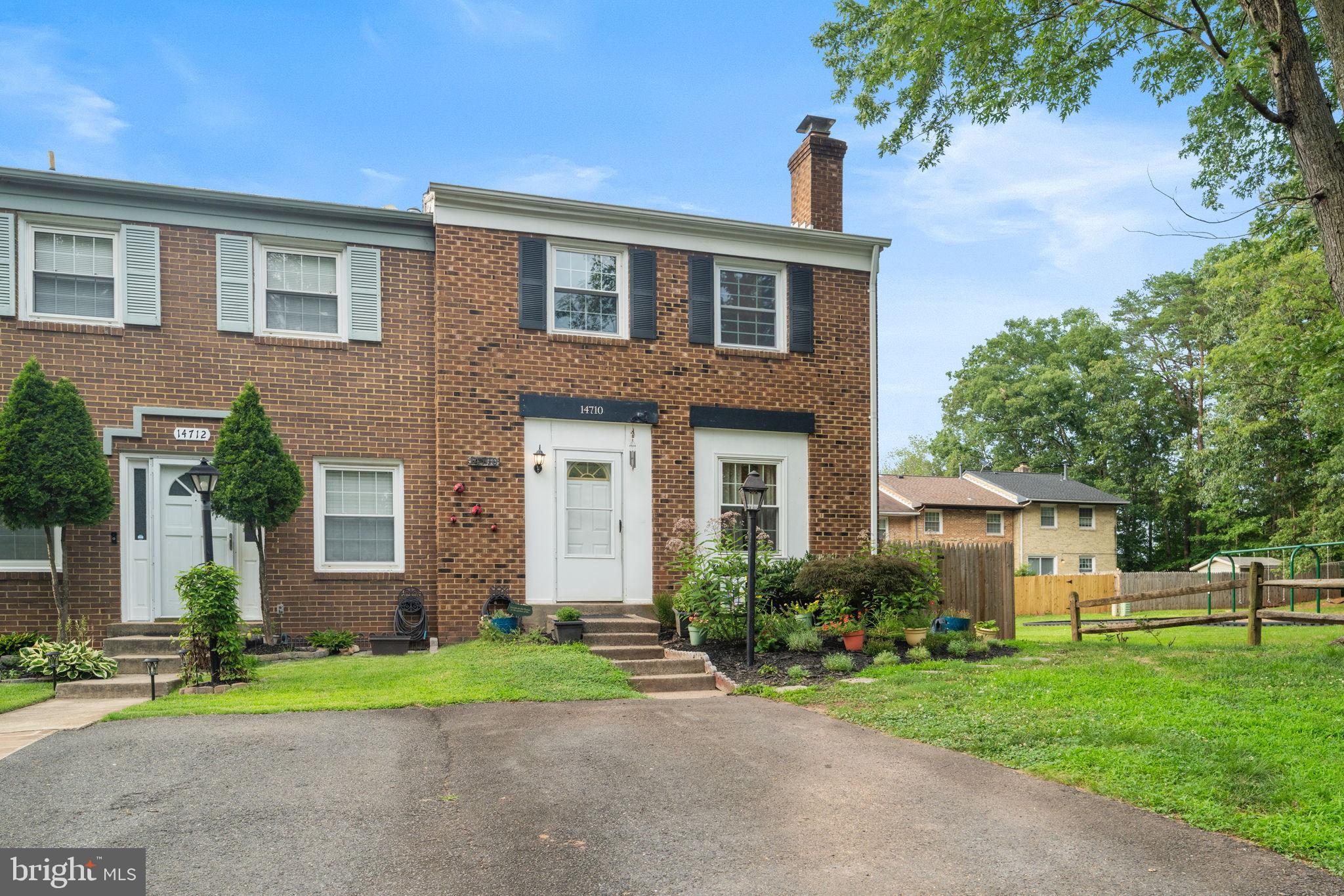 LONDON TOWNE - Residential Lease