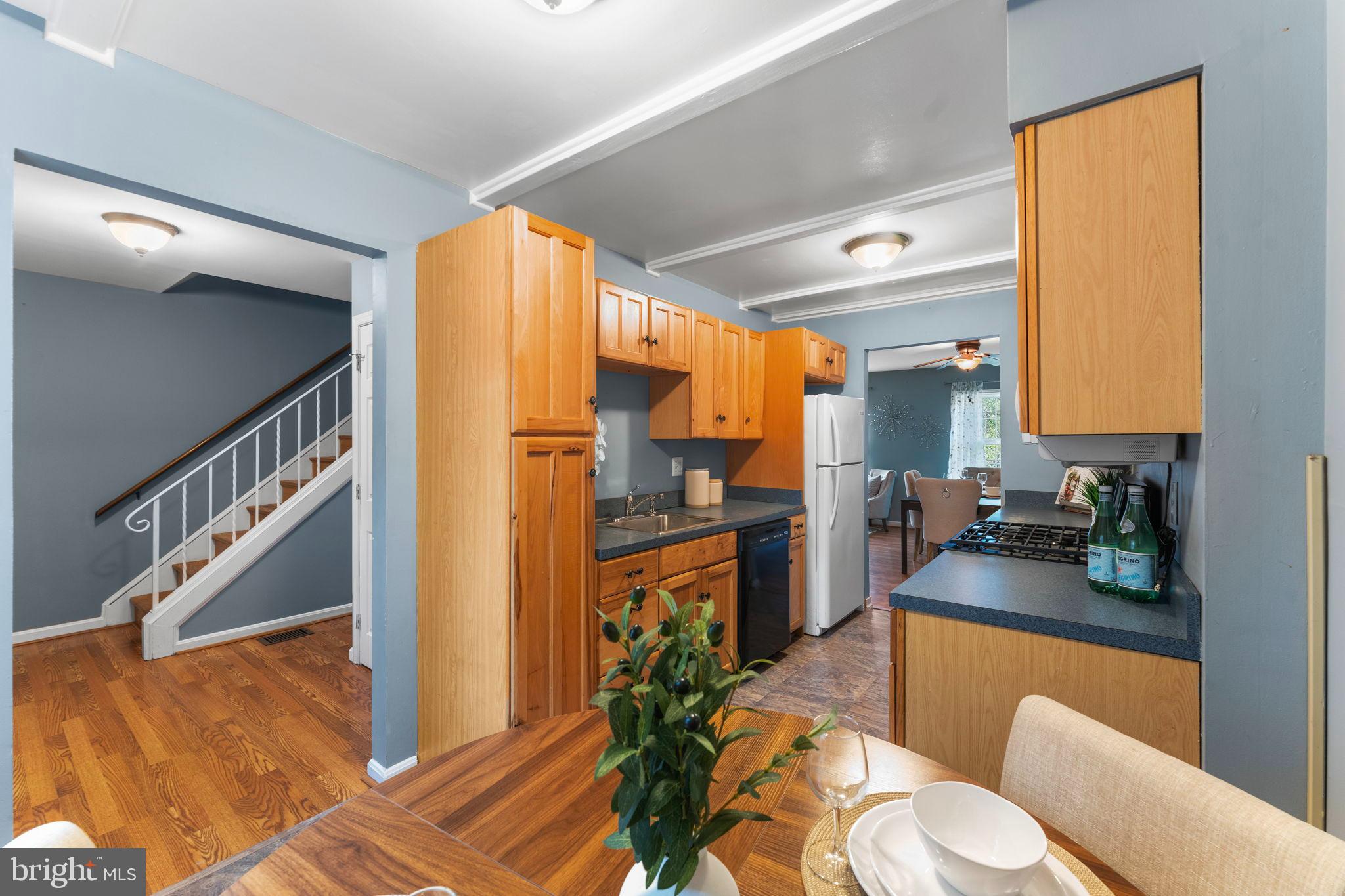 LONDON TOWNE - Residential Lease