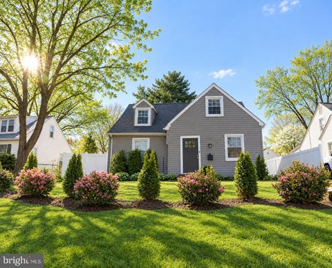 Photo of 1013 Paul Drive, ROCKVILLE, MD 20851 (MLS # MDMC2256468)