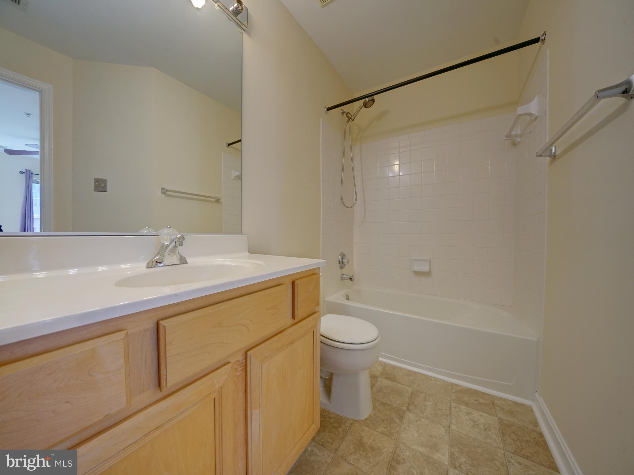 GATEWAY COMMERCE CENTER - Residential Lease