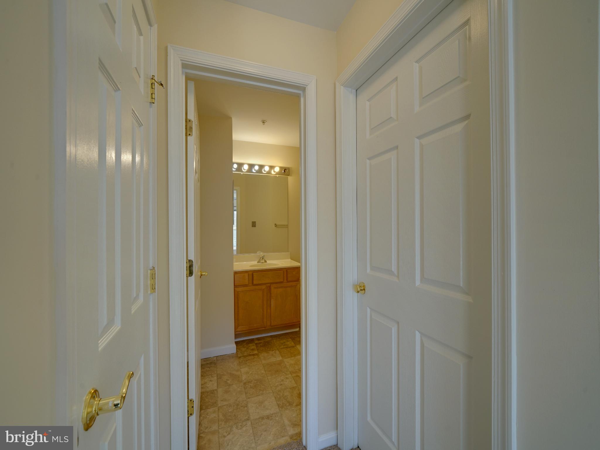 GATEWAY COMMERCE CENTER - Residential Lease