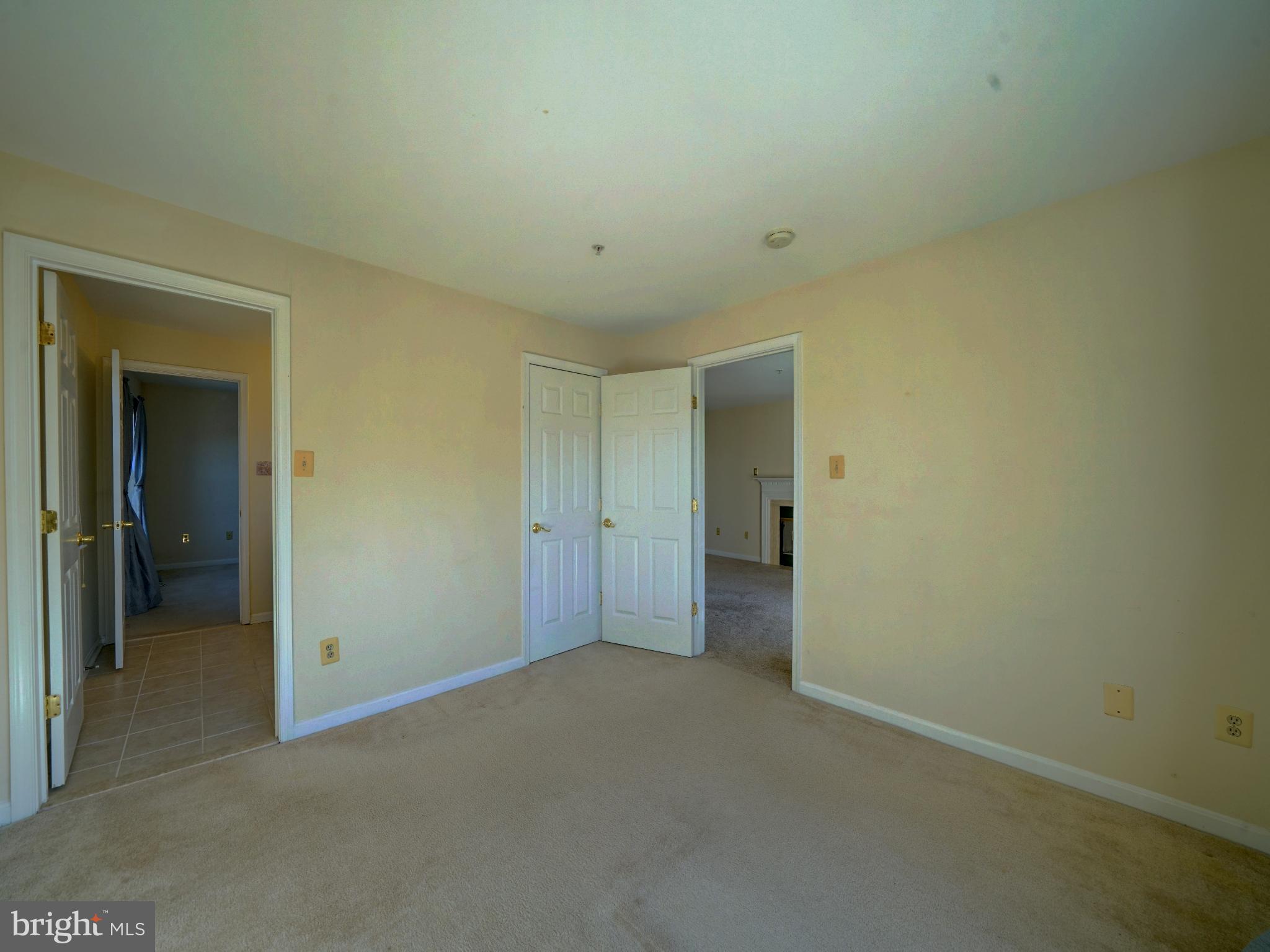 GATEWAY COMMERCE CENTER - Residential Lease