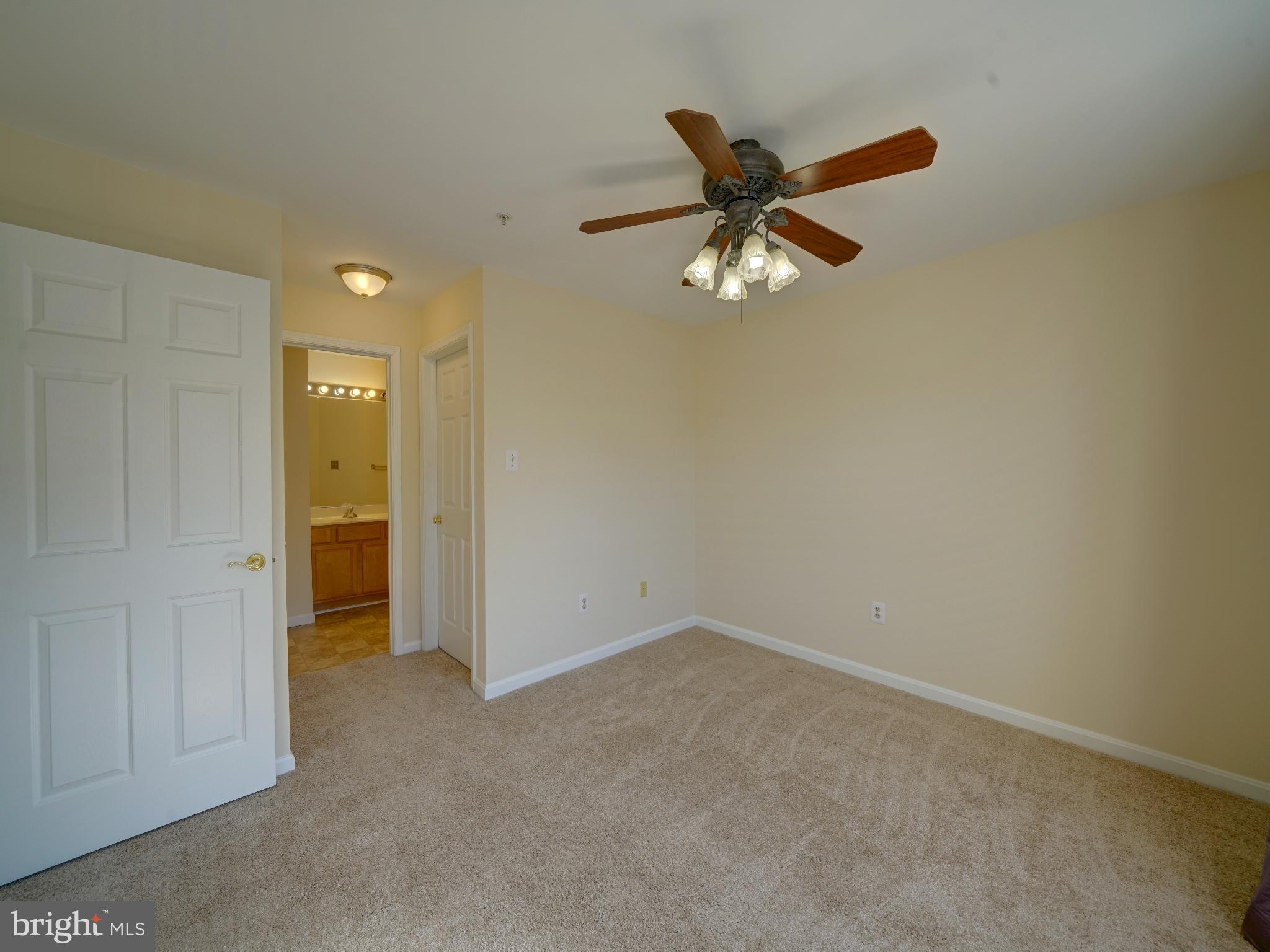 GATEWAY COMMERCE CENTER - Residential Lease