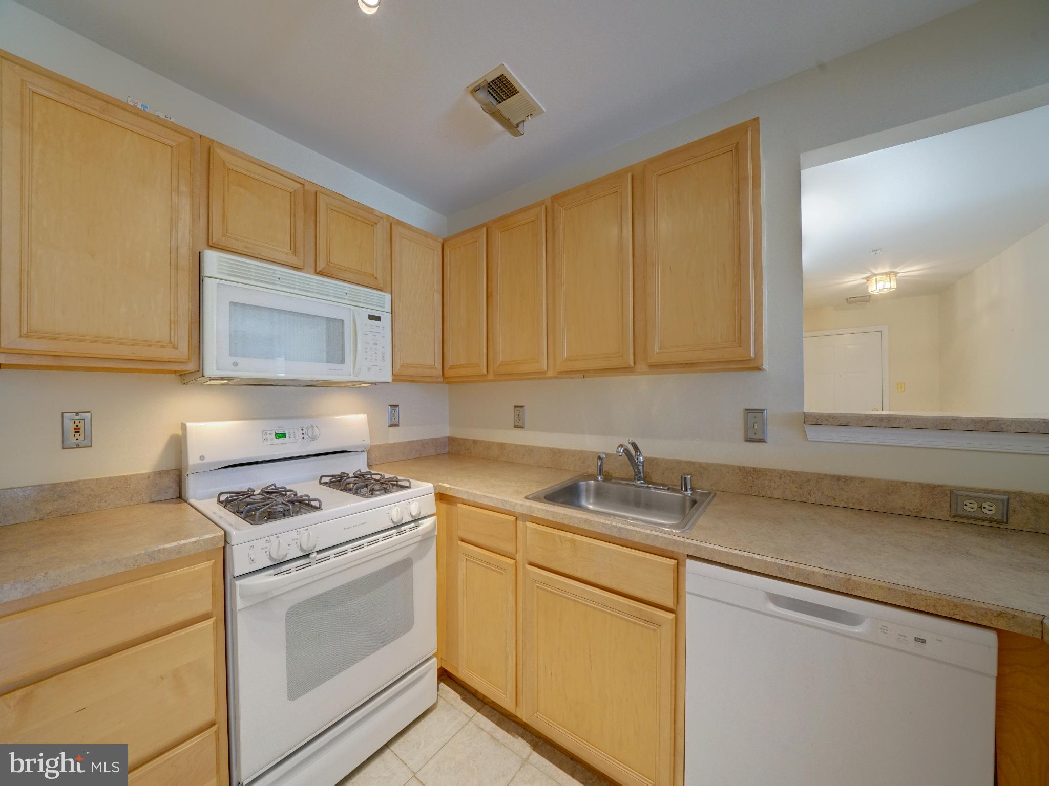 GATEWAY COMMERCE CENTER - Residential Lease