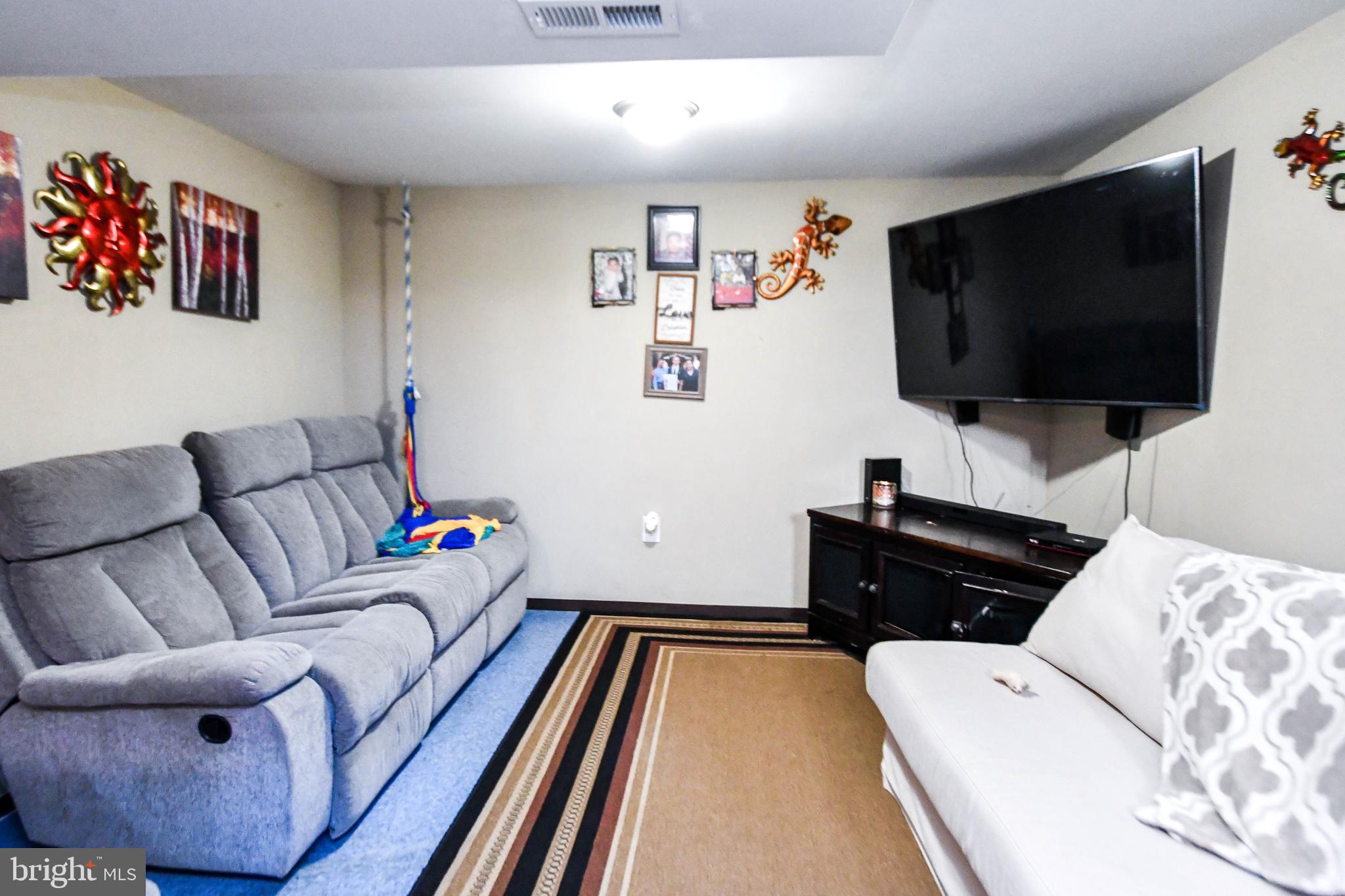 NEW CARROLLTON - Residential