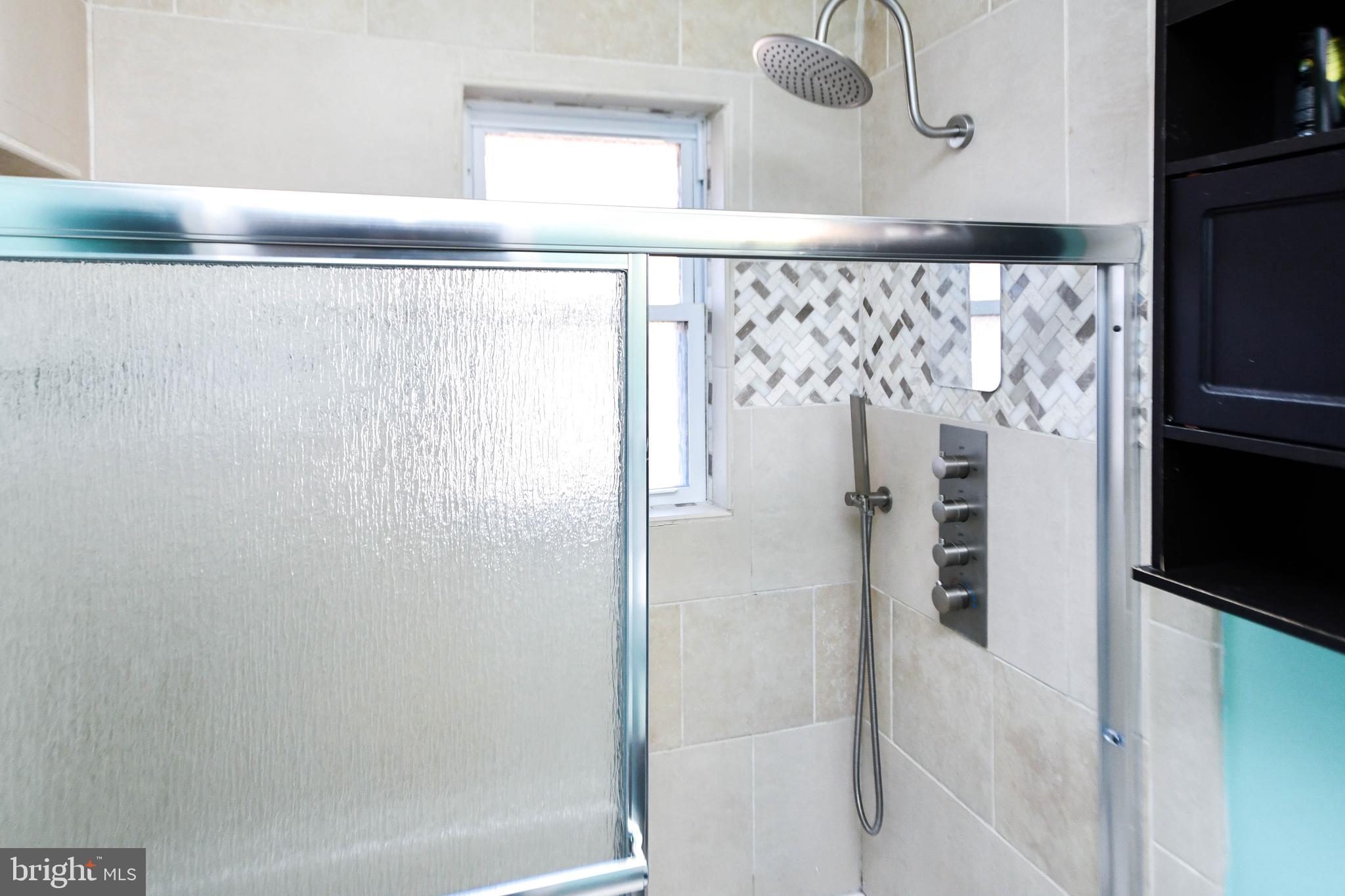 NEW CARROLLTON - Residential