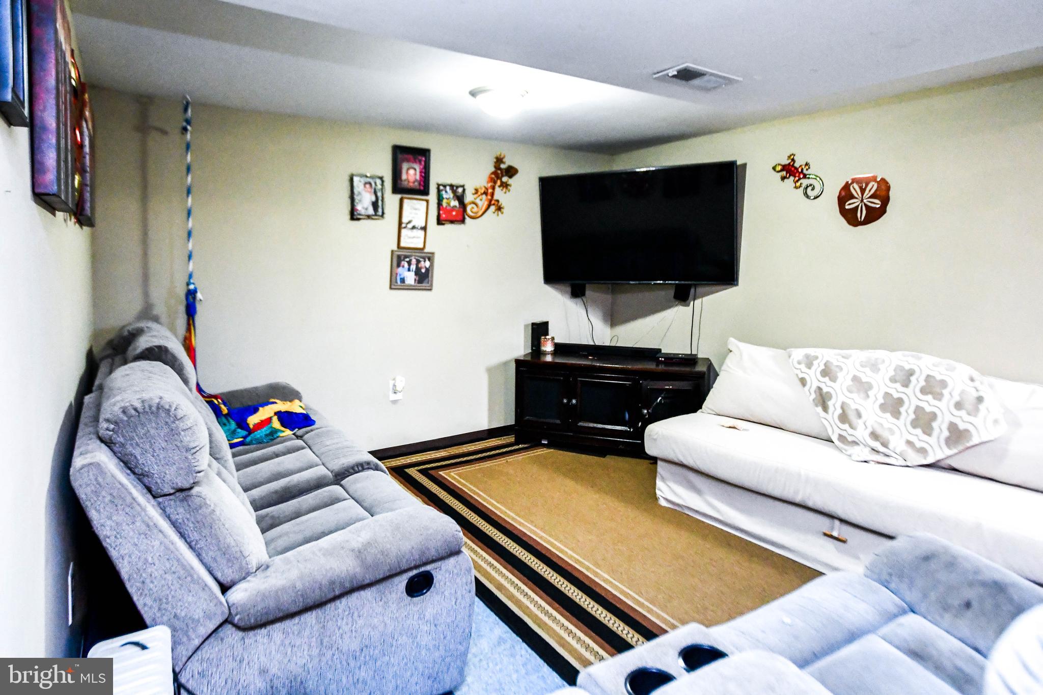 NEW CARROLLTON - Residential