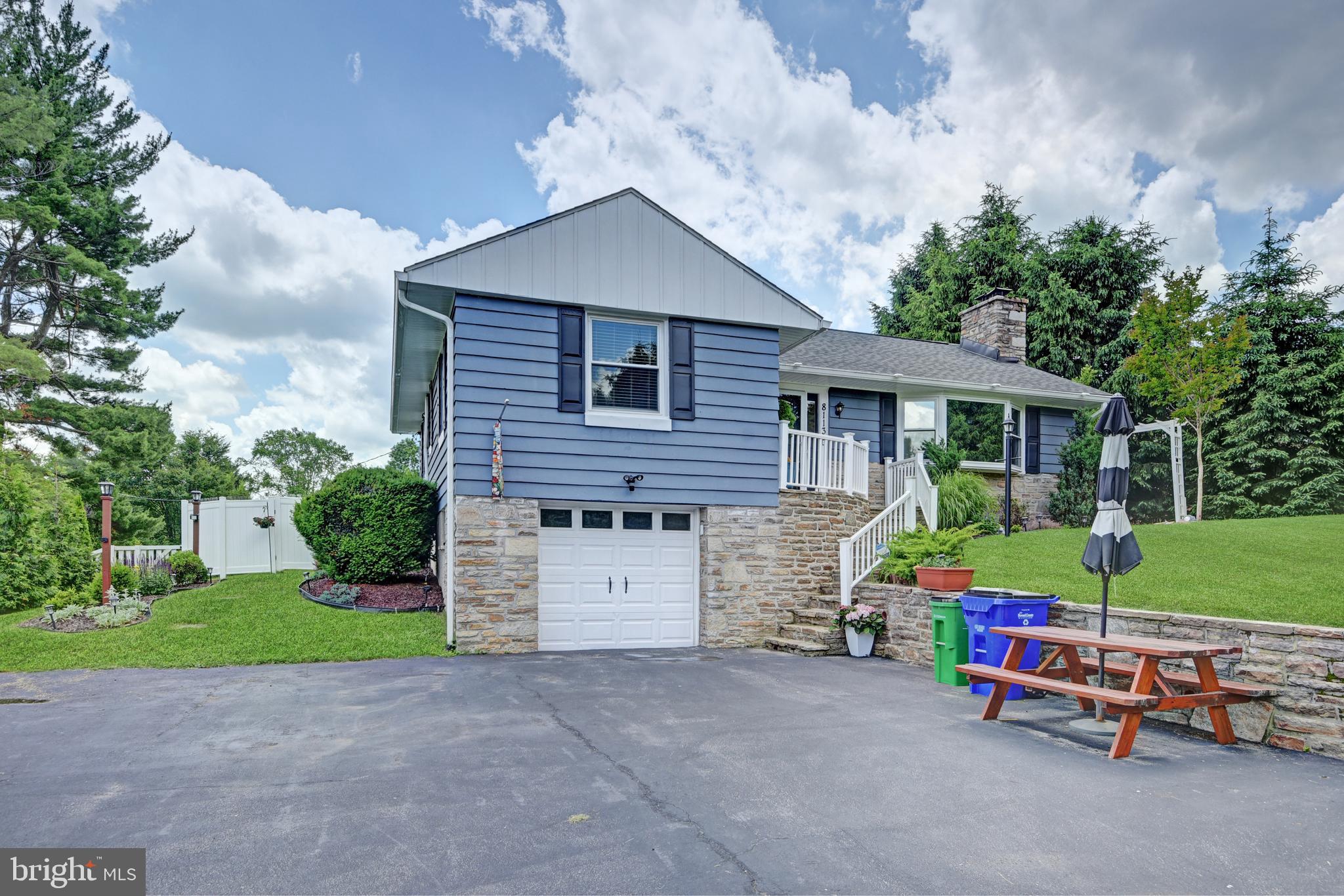 8113 VALLEY LANE
