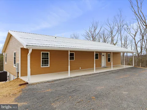 285 Runaway Ct, Berkeley Springs, WV MLS: WVMO2005754