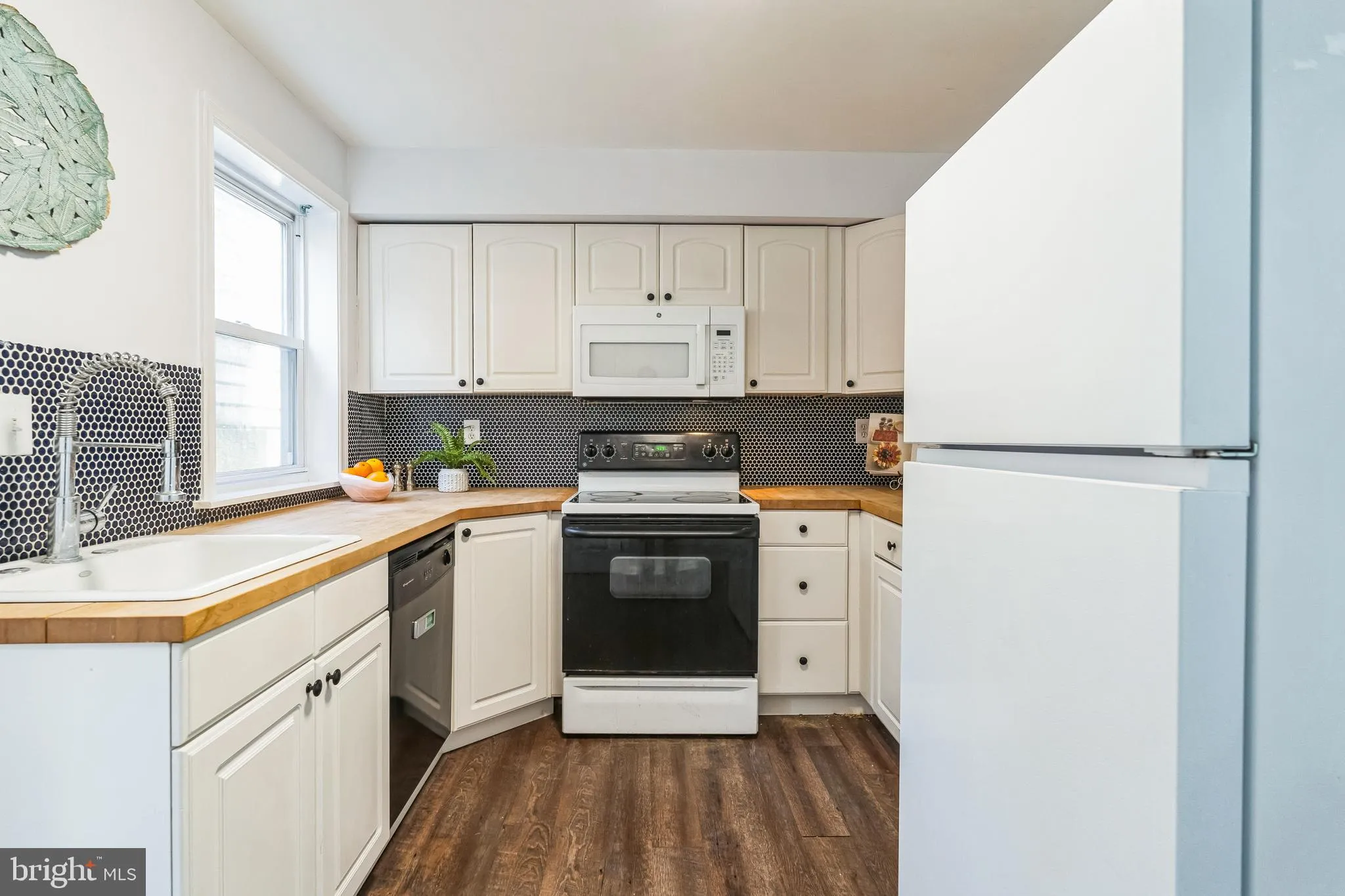 Philadelphia, Pennsylvania 19128, United States, 3 Bedrooms Bedrooms, ,2 BathroomsBathrooms,Residential,Contingent,2095