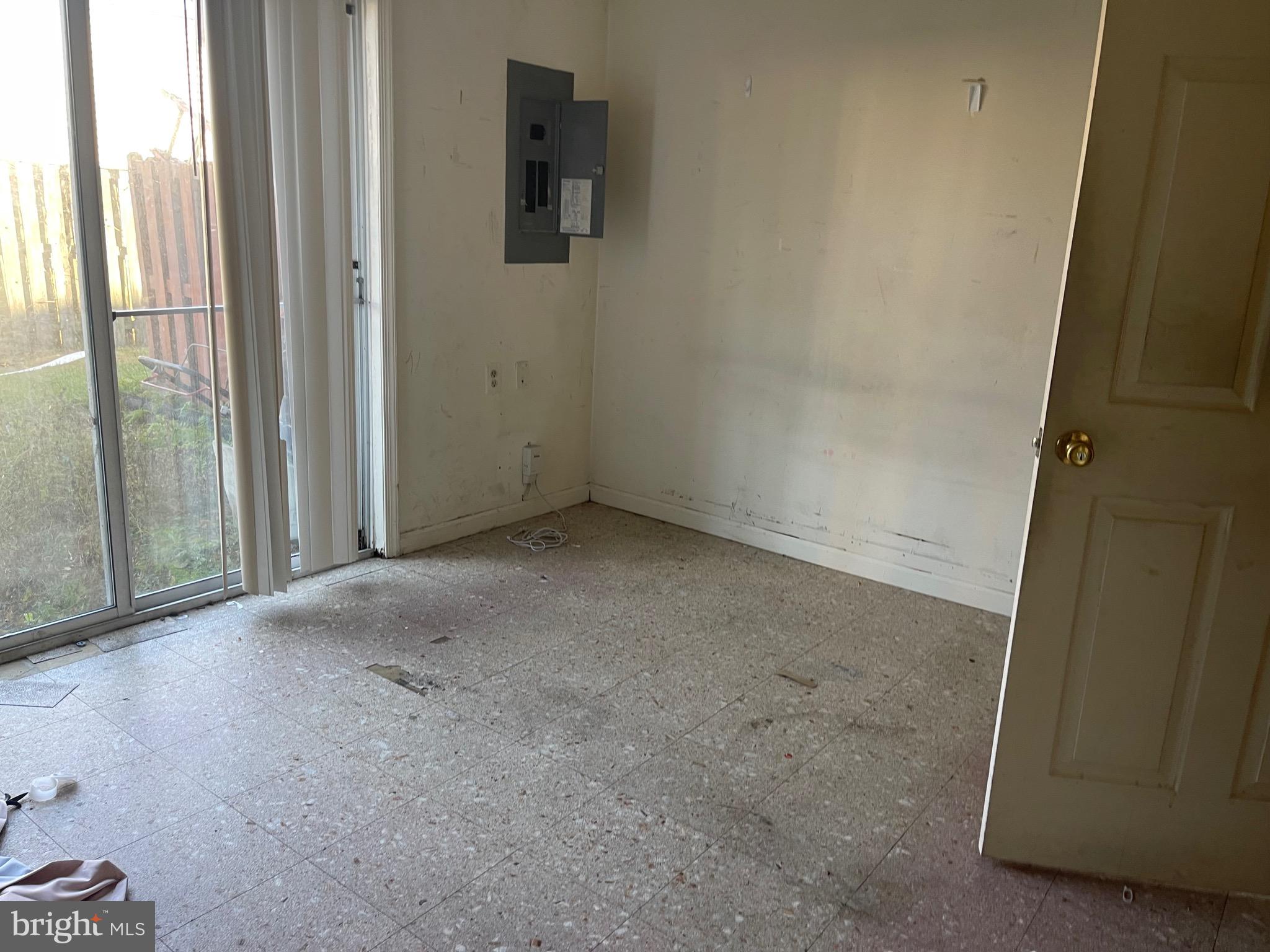 3034 SHEPPERTON TERRACE