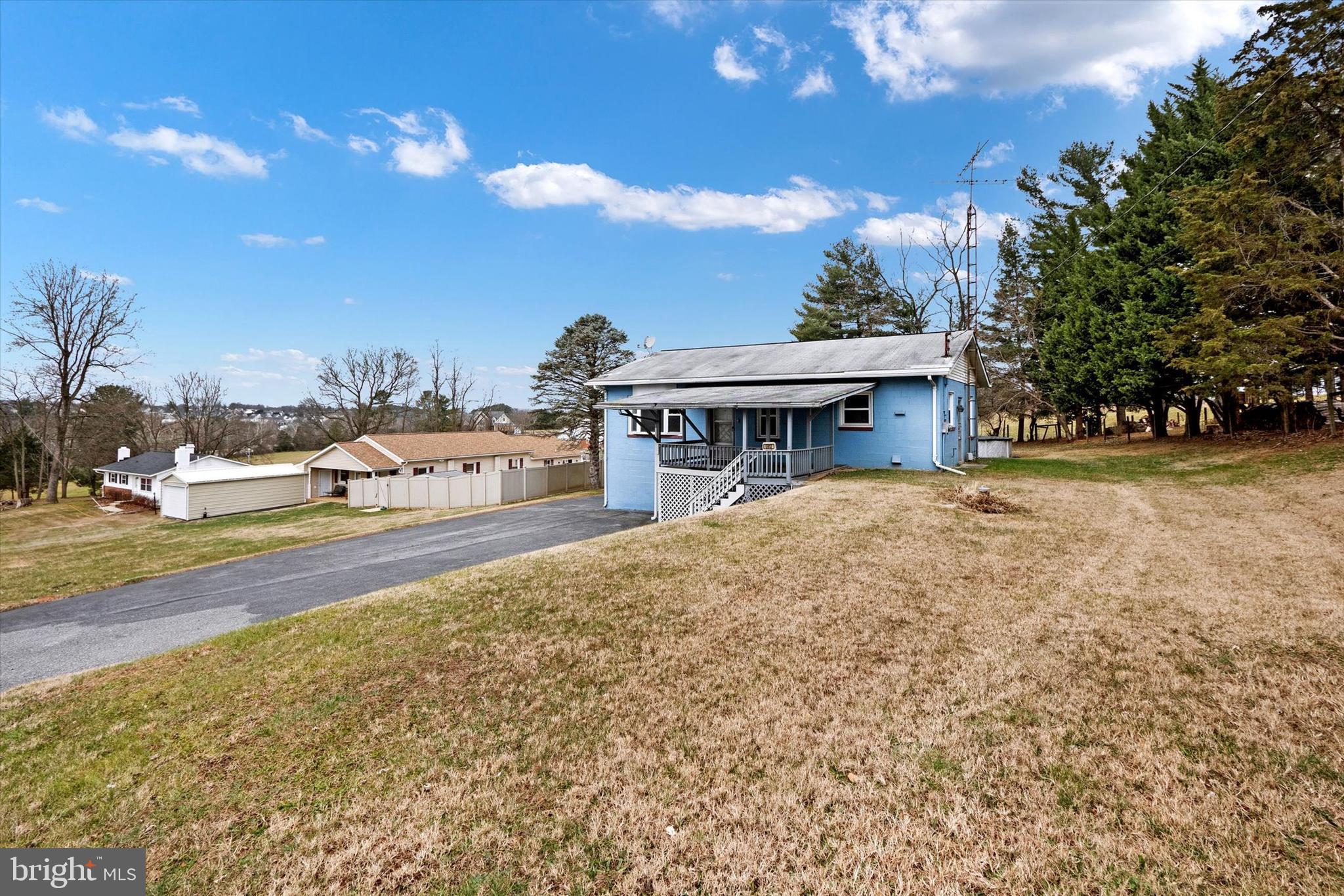 If you've been watching HGTV, dreaming of finding a home in which you can use all of your cool ideas, you'll want to take a look at this adorable home waiting for your TLC. The location couldn't be better... feels rural, few neighbors, yet convenient to everything, and perfect for your commute.