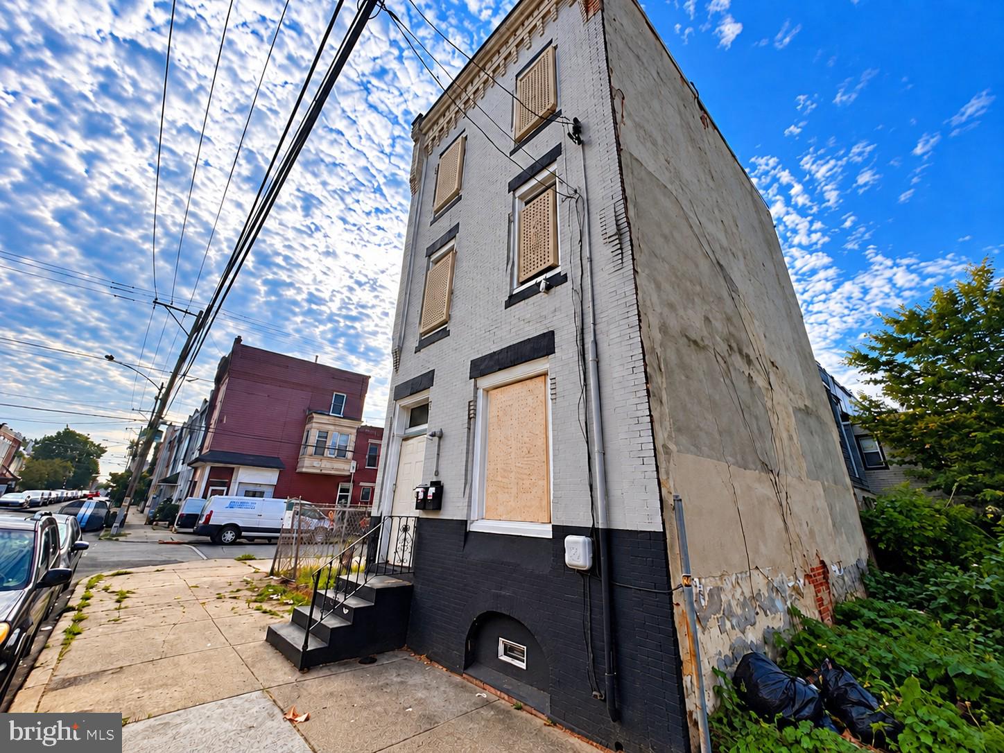 2602 W MONTGOMERY AVENUE