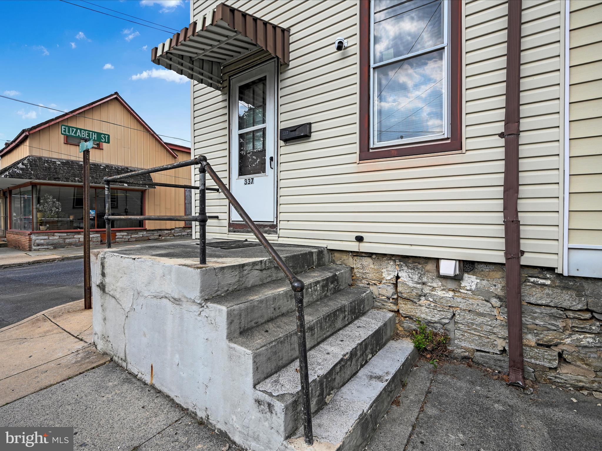 337 S 9TH STREET