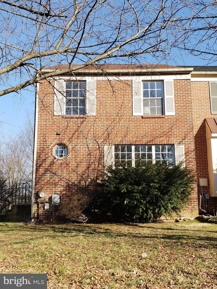 Fully updated End-Unit townhome with new kitchen and baths, flooring and fresh paint. Full walk-out basement that backs to walking trail and park. Eat-in kitchen with connected back deck. Close to schools and New Laurel Town Centre.