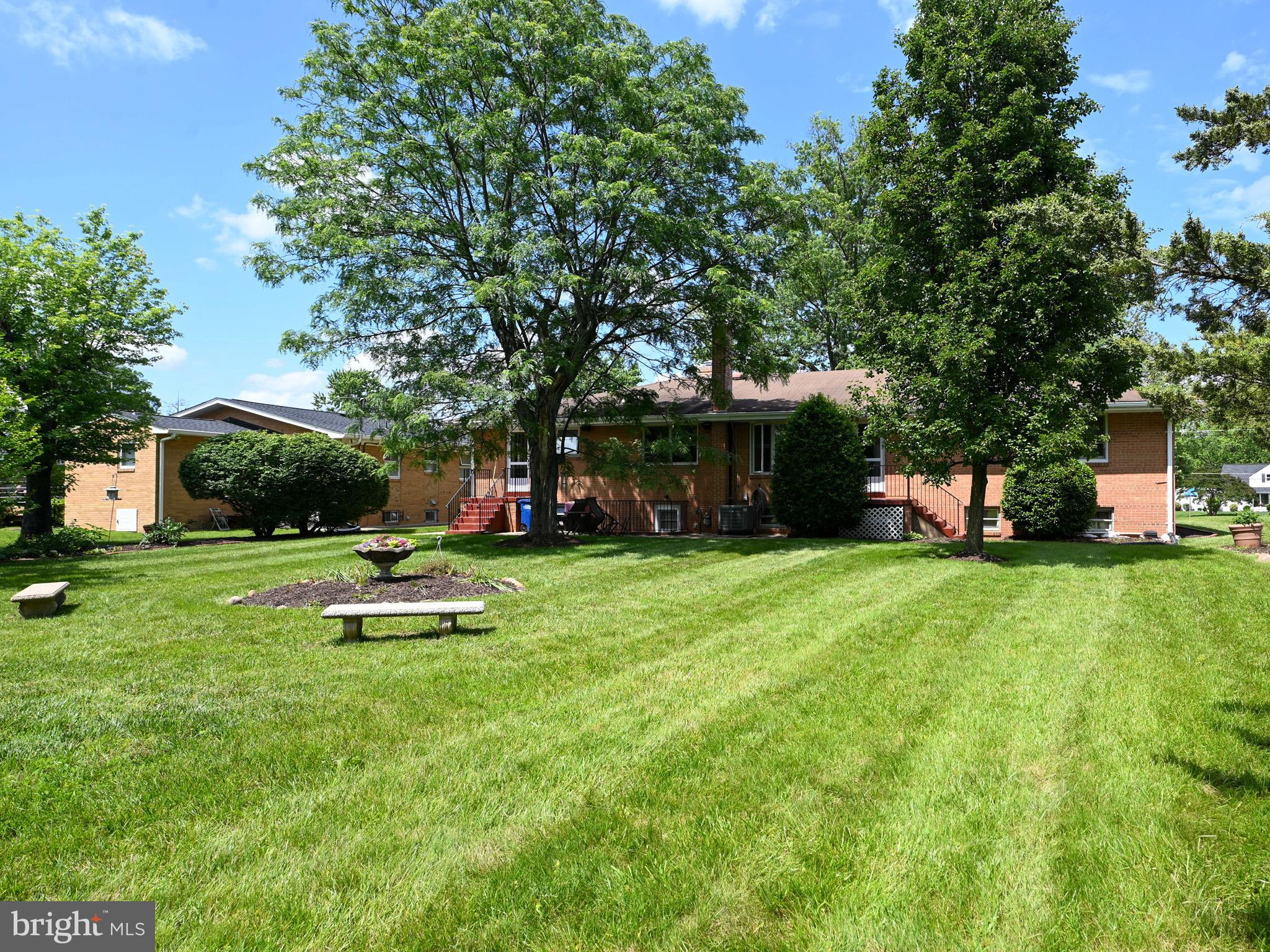 2201 ROLLINS DRIVE