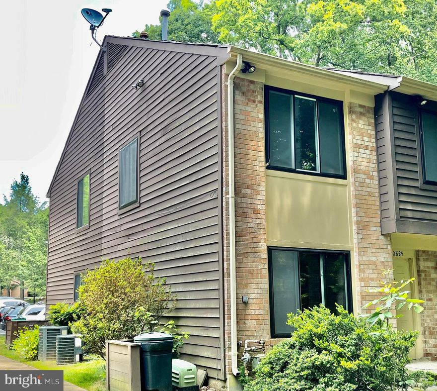 Please contact listing agent before apply the rental application. No online application is accepted.
This end unit back to back Townhouse is locate a quite neighborhood and facing a BEAUTIFUL FOLIAGE CONSISTING  VIEW OF MATURE TREES & A CREEK.

Newly renovated featuring: 
1, White cabinets kitchen including stainless appliances and build in microwave oven.  
2, Laminate floors and upgraded carpets
3, Contemporary bathroom, bathtub walls with nitche
4, Energy efficient window.
5,  Interior fresh paint 
6,  HVAC

Convenient location, close to 495  and easy commute to  Great Falls, DC & VA. 
The Potomac River Trails across the street.